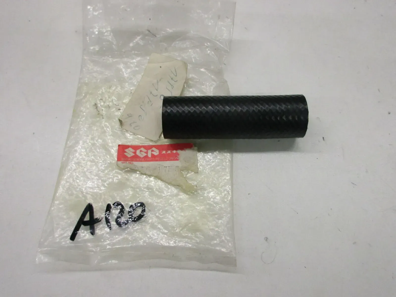 A130. Suzuki GSX-R 750 Kühlerschlauch Motor Kühler Wasserschlauch 17856-17E50 - Bild 1