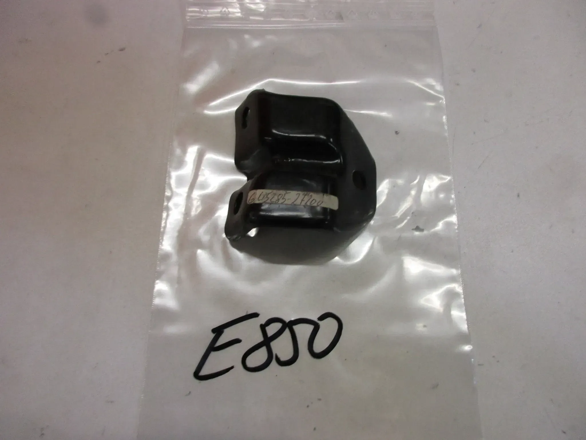 E850. Suzuki RV 50 Van Van Sitzbankhalter Halter 45285-27200 Aufnahme Sitz - Bild 1