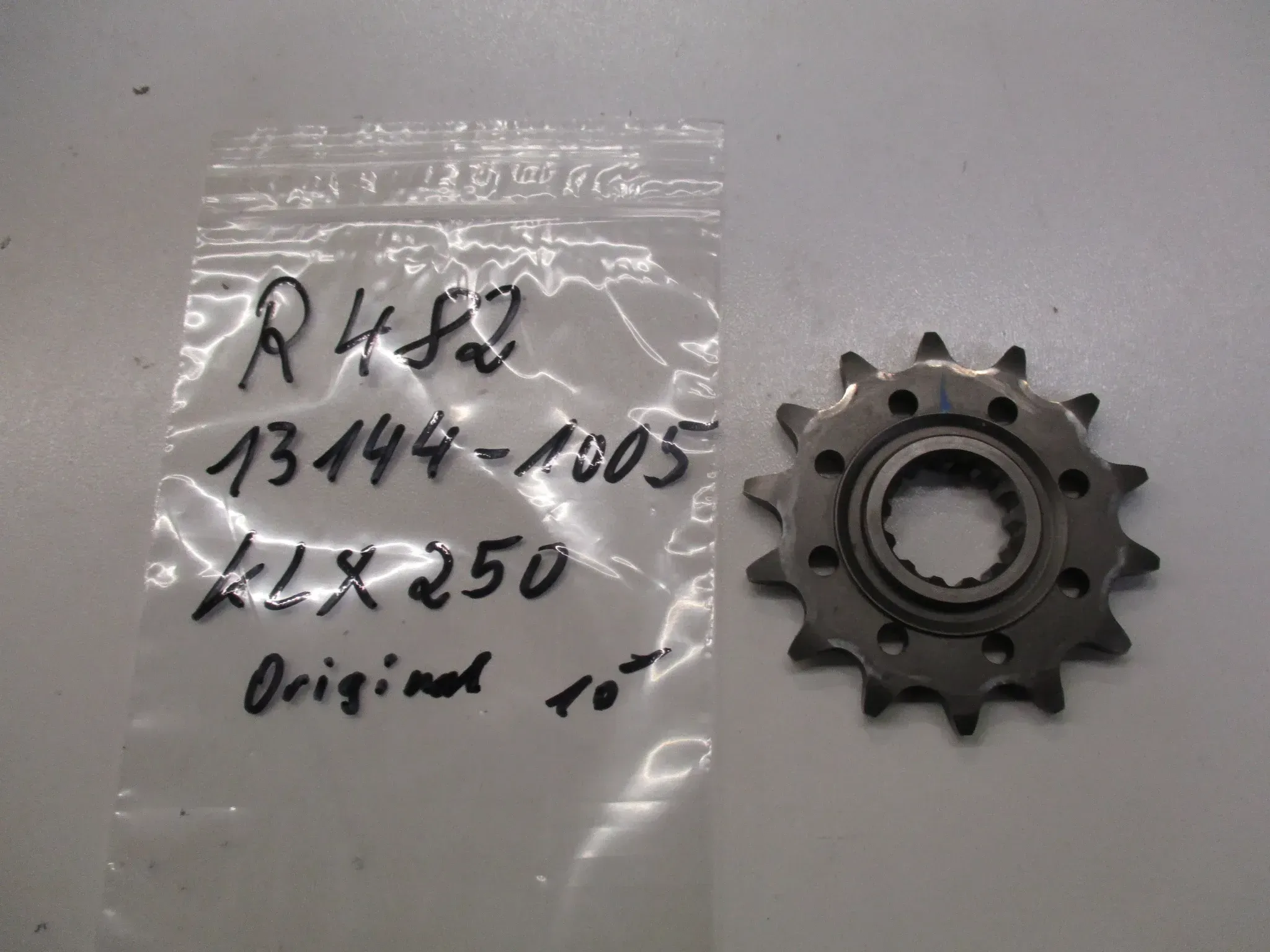 R582 Kawasaki KX_KDX_KLX 250_500 Ritzel 14 Z vorne 13144-1005 - Bild 1