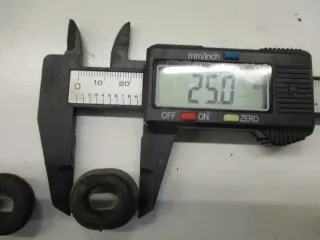 1. Yamaha TDR 125 5AN Bj97 Deckel Gummi Gabelverschluß - Bild 3