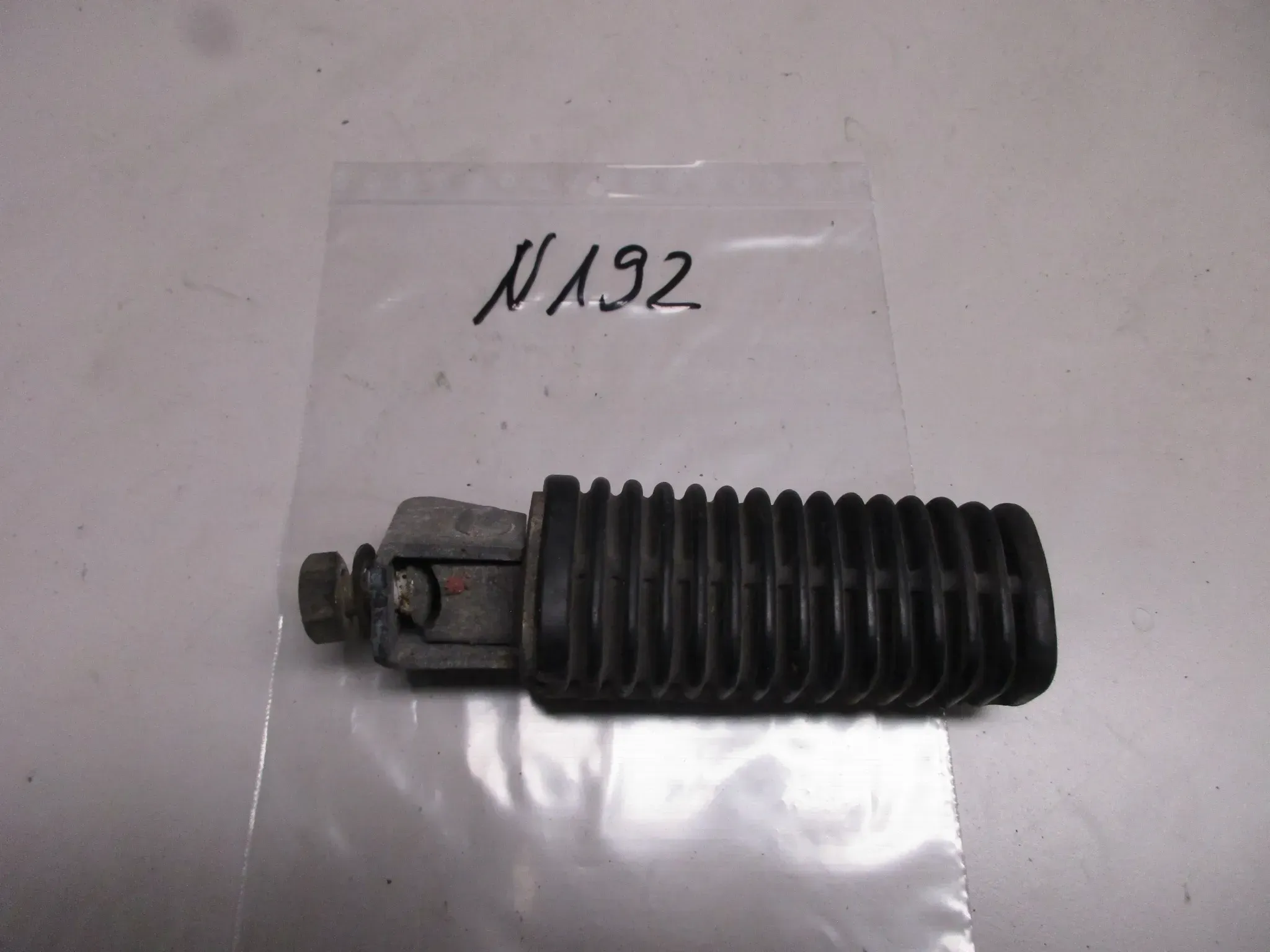 N192 BMW R80_100 GS Fußraste hinten links Soziusraste Fussraste footrest - Bild 1