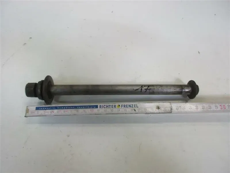 Suzuki RG 125 Gamma NF13A Steckachse hinten Achse Hinterrad Axle Wheel Felge - Bild 1