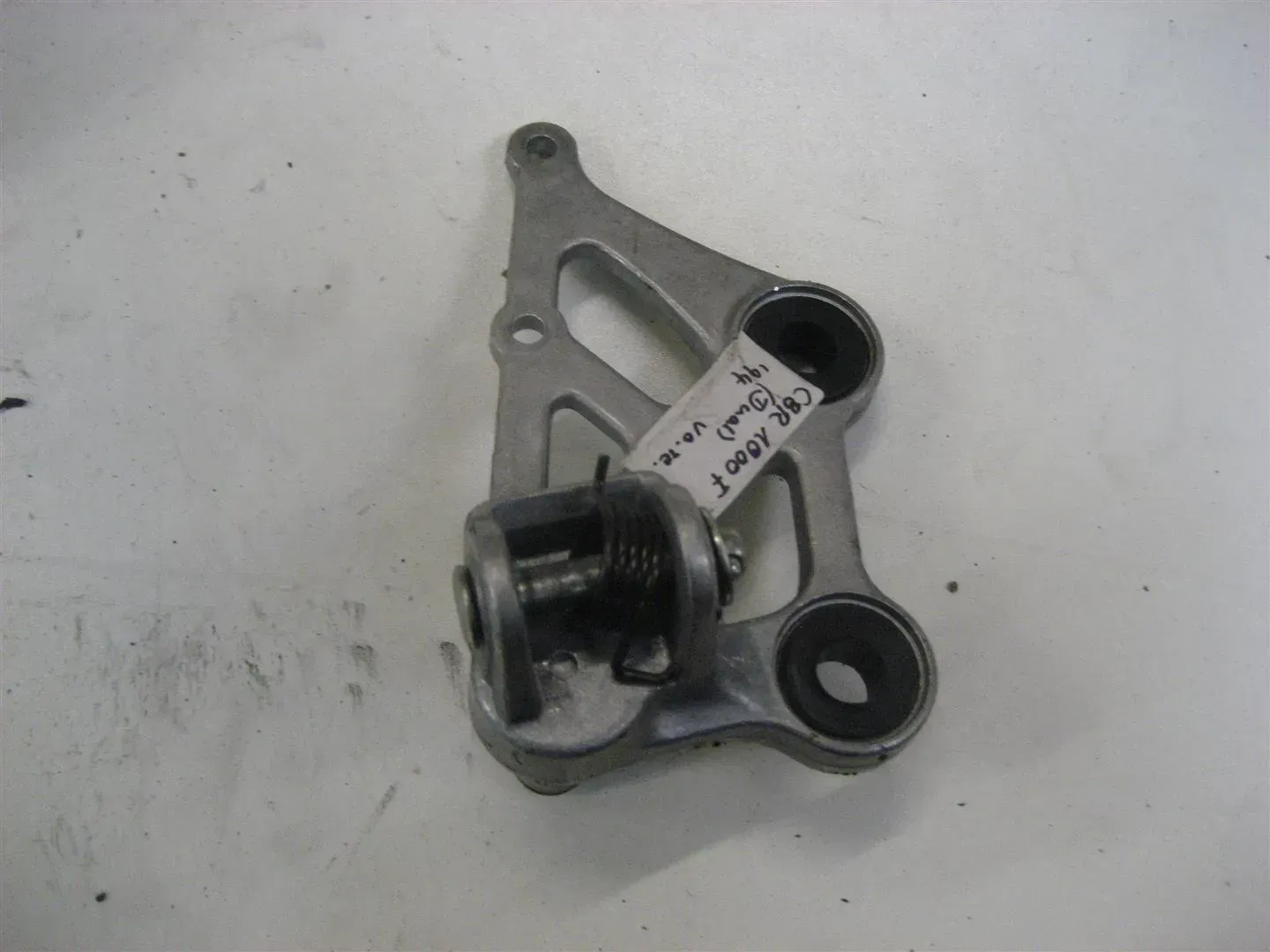 1. HONDA CBR 1000 F SC24 DUAL FUßRASTENHALTER FÜR FUßRASTE VORNE RECHTS BOLZEN - Bild 1