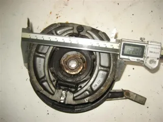 SUZUKI TS 100, TS125 BREMSTROMMEL BREMSANKERPLATTE VORNE TACHOANTRIEB - Bild 3