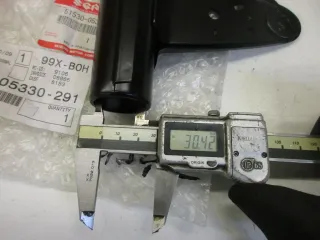 E1547. Suzuki GS 125 ES Lampenhalter 51530-05330-291 vorne rechts Scheinwerferhalter - Bild 6