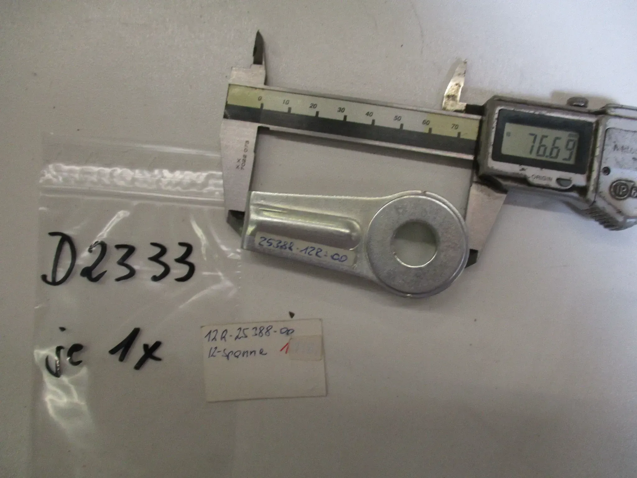 D2333 Yamaha XS 400_XJ 600 Kettenspanner 12R-25388-00 rechts Spanner Felge hinten - Bild 1