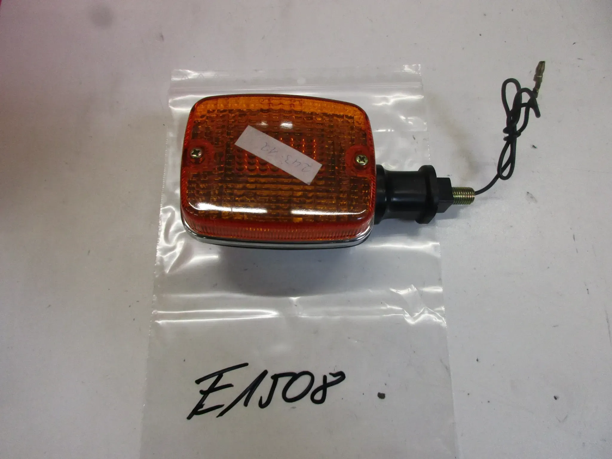 E1508. Suzuki GS 650 GT Blinker vorne links oder rechts 243-12 Blinkleuchte - Bild 1