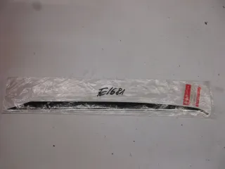 E1681. Suzuki GSX 750 E Aufkleber Dekor 68190-31320 Verkleidung rechts Emblem Logo - Bild 1
