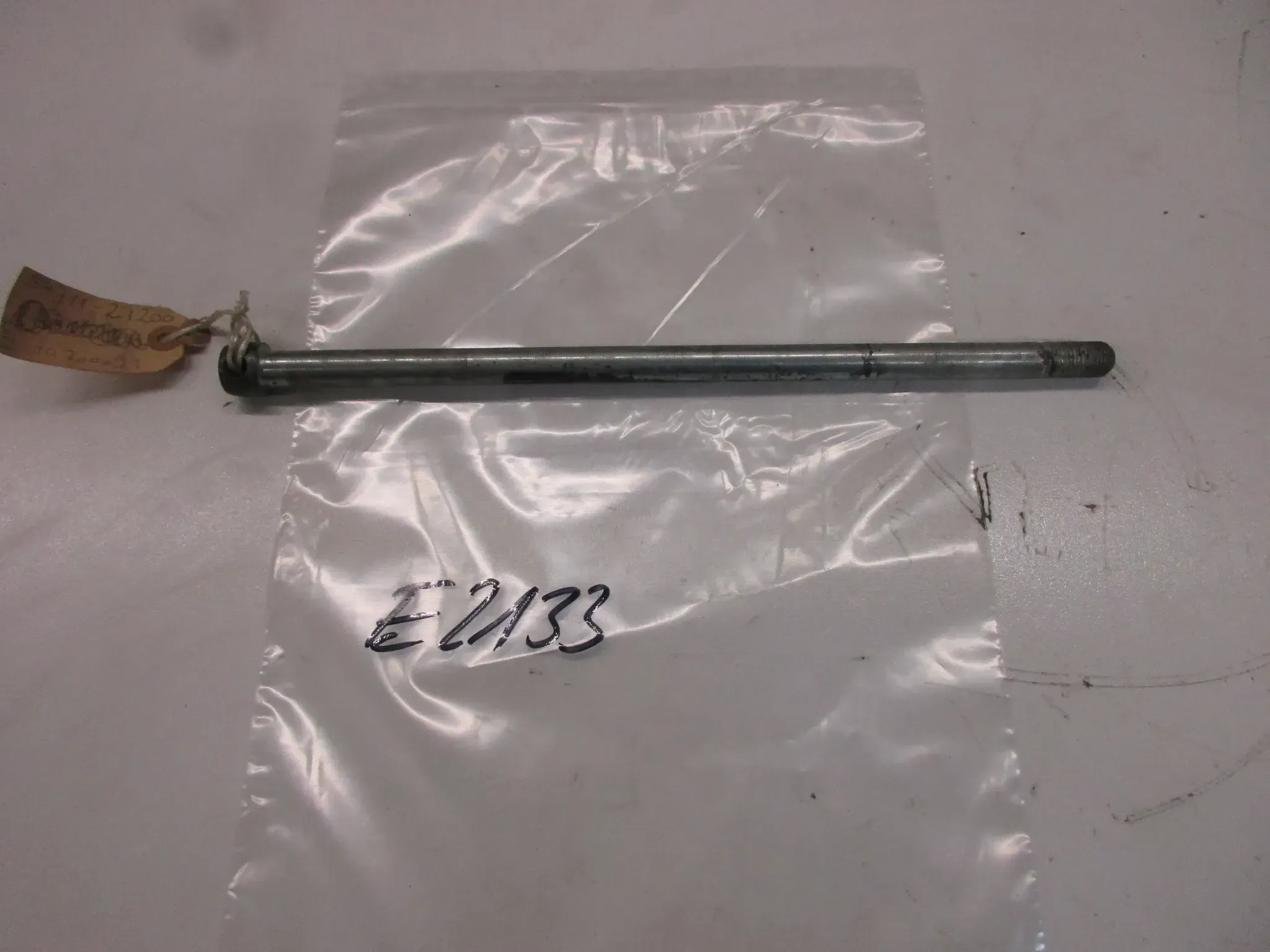 E2133 Suzuki RV 50 Van Van Steckachse Achse 54711-27200 Vorderrad 12 mm Felge axle - Bild 1