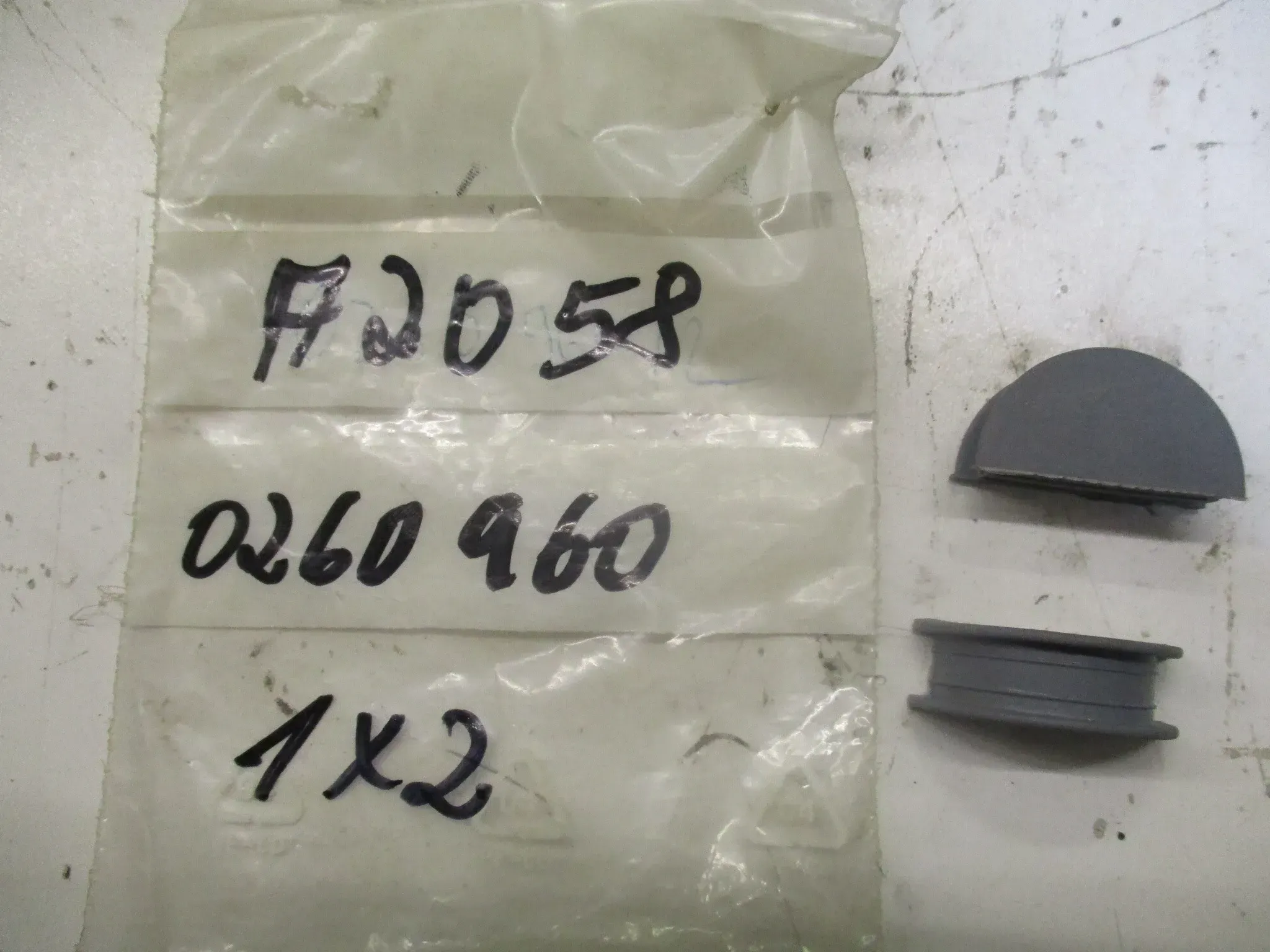 A2058 Aprilia Moto 6.5_Pegaso 650 Plug Zylinderkopf 0260960 Distanz - Bild 1