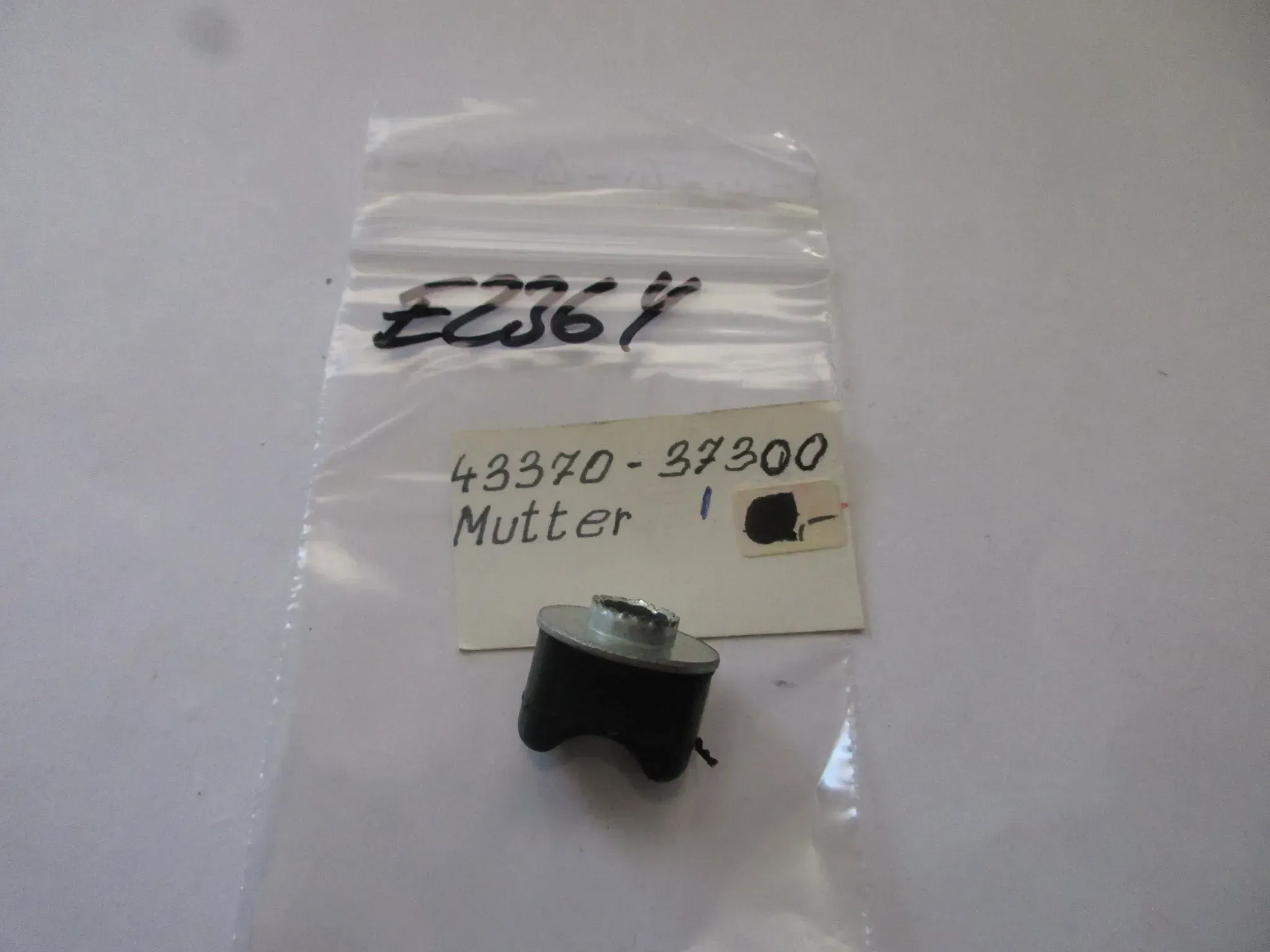E2364 Suzuki DR 400_500 Mutter Kissen hinten 43370-37300 Bremszange - Bild 1