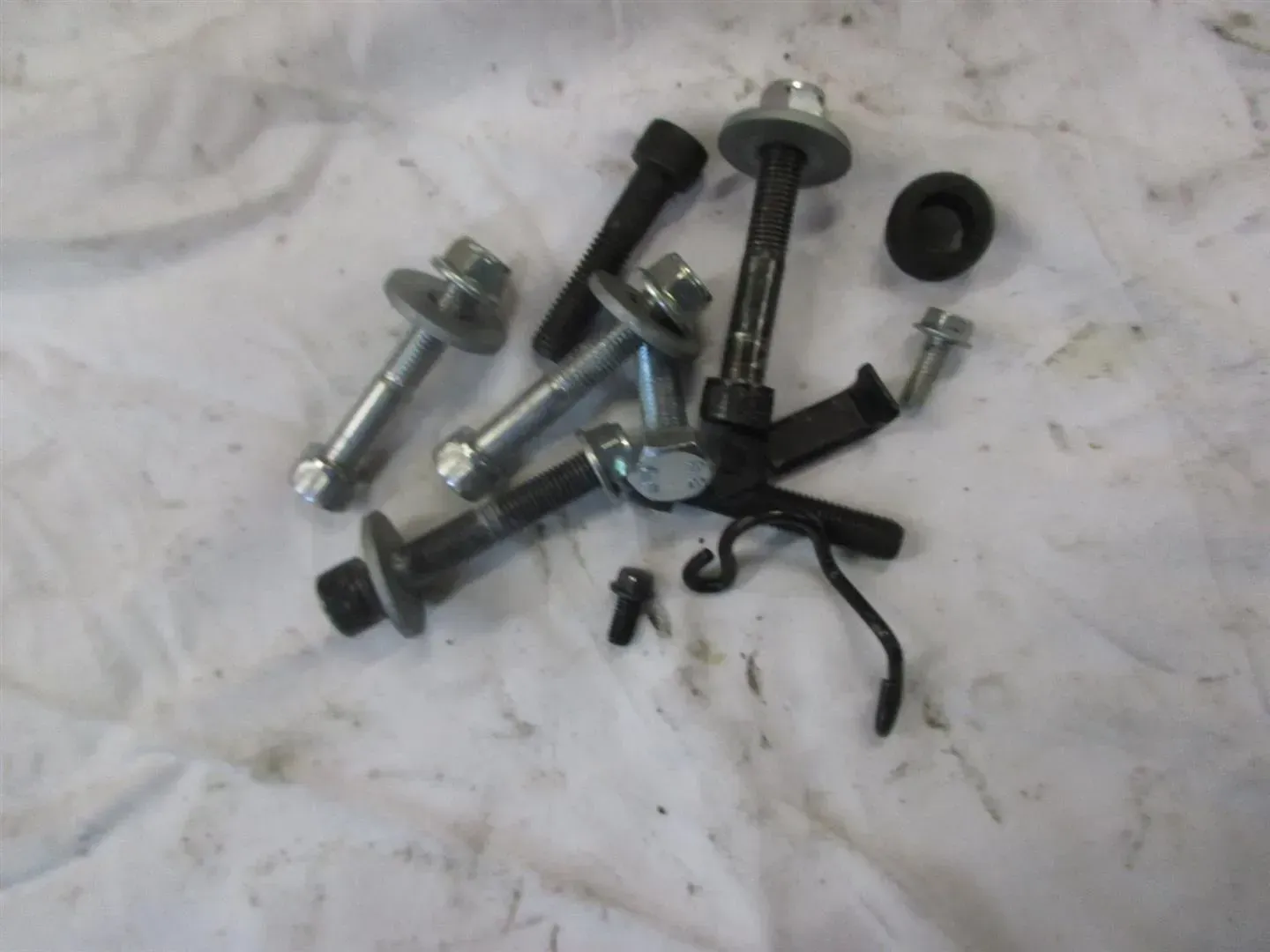 2. SUZUKI GSX 1300 R HAYABUSA GSX-R SCHRAUBENSATZ SCHRAUBE KONVOLUT KLEINTEILE - Bild 1