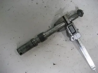 4. HONDA CBR 1000 F SC24 STECKACHSE ACHSE VORNE 20 mm AXLE FRONT - Bild 1