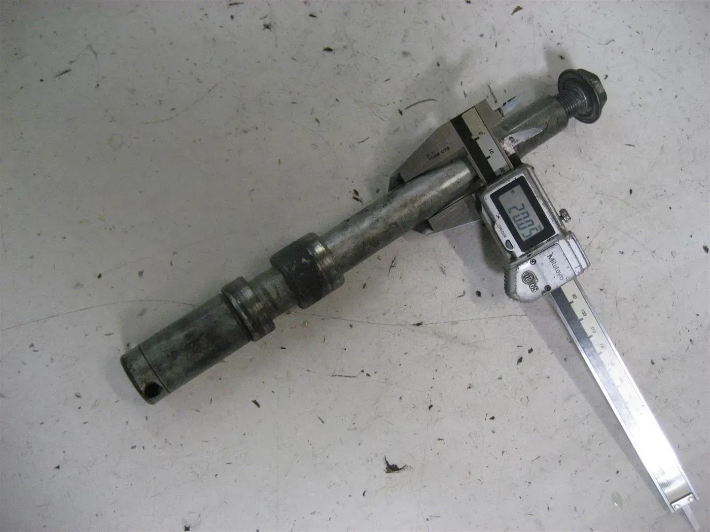 4. HONDA CBR 1000 F SC24 STECKACHSE ACHSE VORNE 20 mm AXLE FRONT - Bild 1