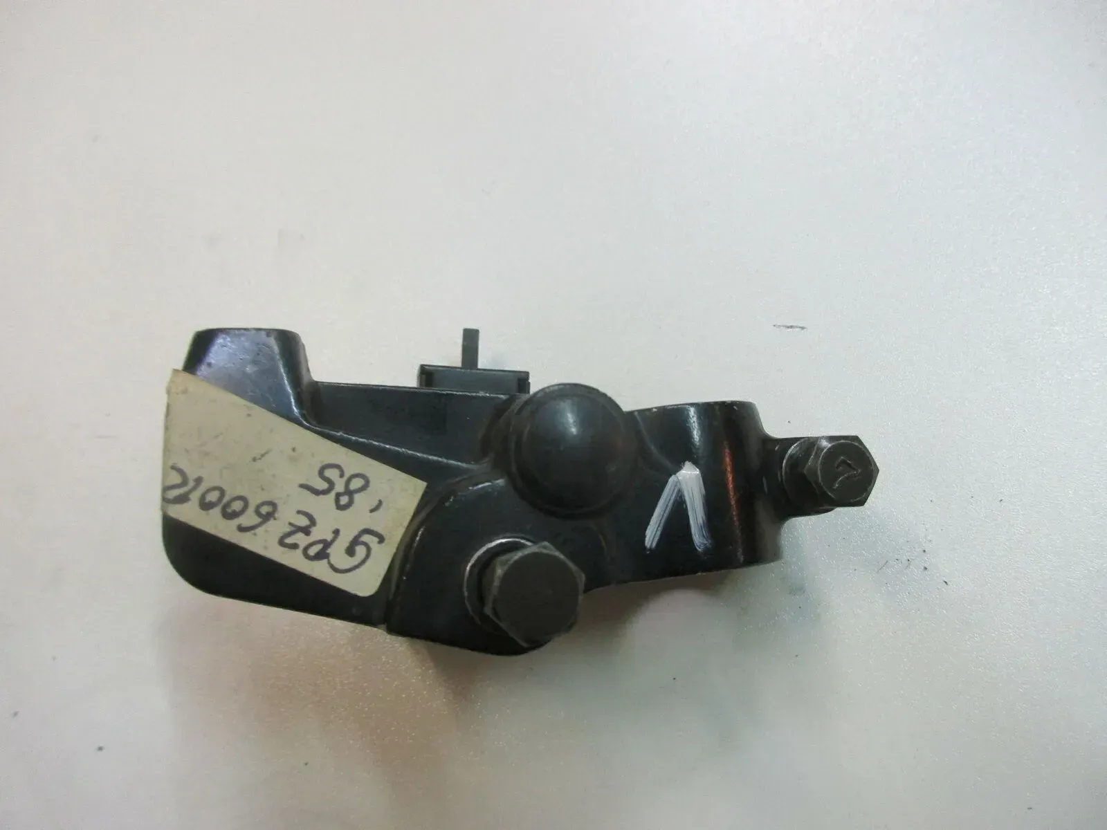 2. KawasakI GPZ 600 R ZX600A Kupplungshebelhalter (1) für Kupplungshebel Lenker - Bild 1