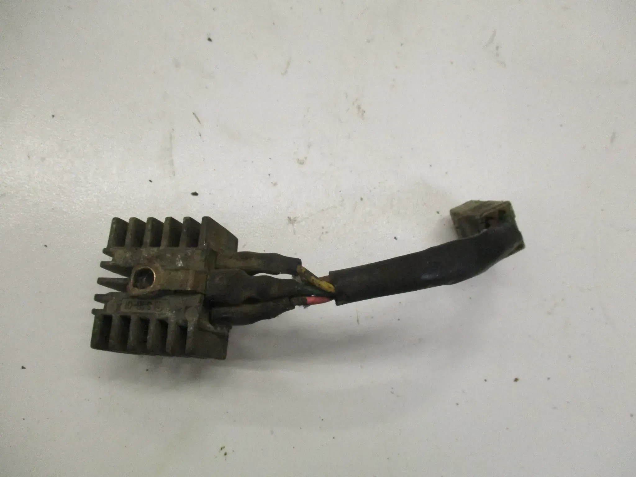 4. Honda XL 250 K3 S SL Bj.78 Spannungsregler Gleichrichter - Bild 1