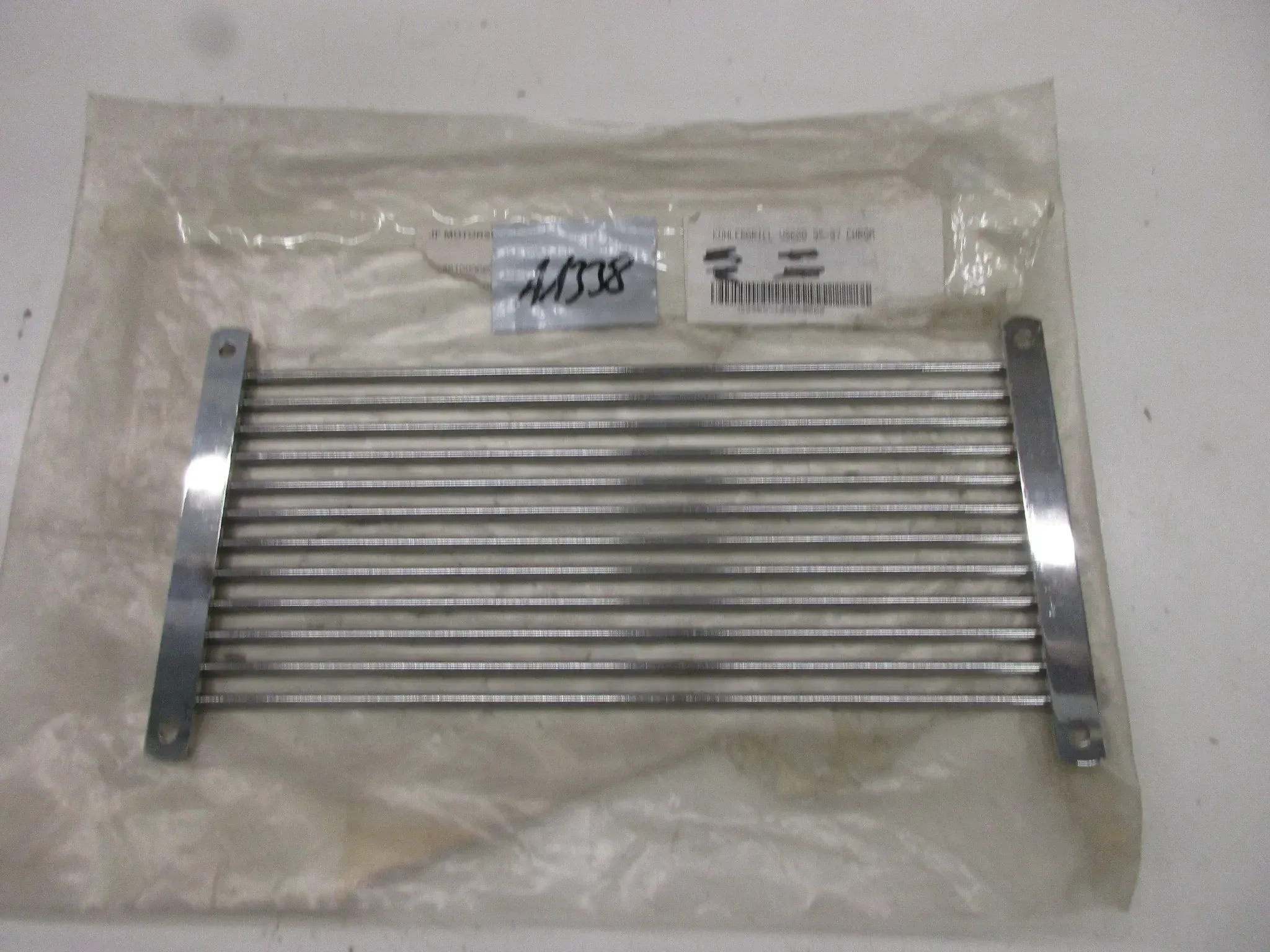 A1338 Suzuki VS 600 GL Intruder Kühlerschutzgitter 330x165 mm Motor - Bild 1