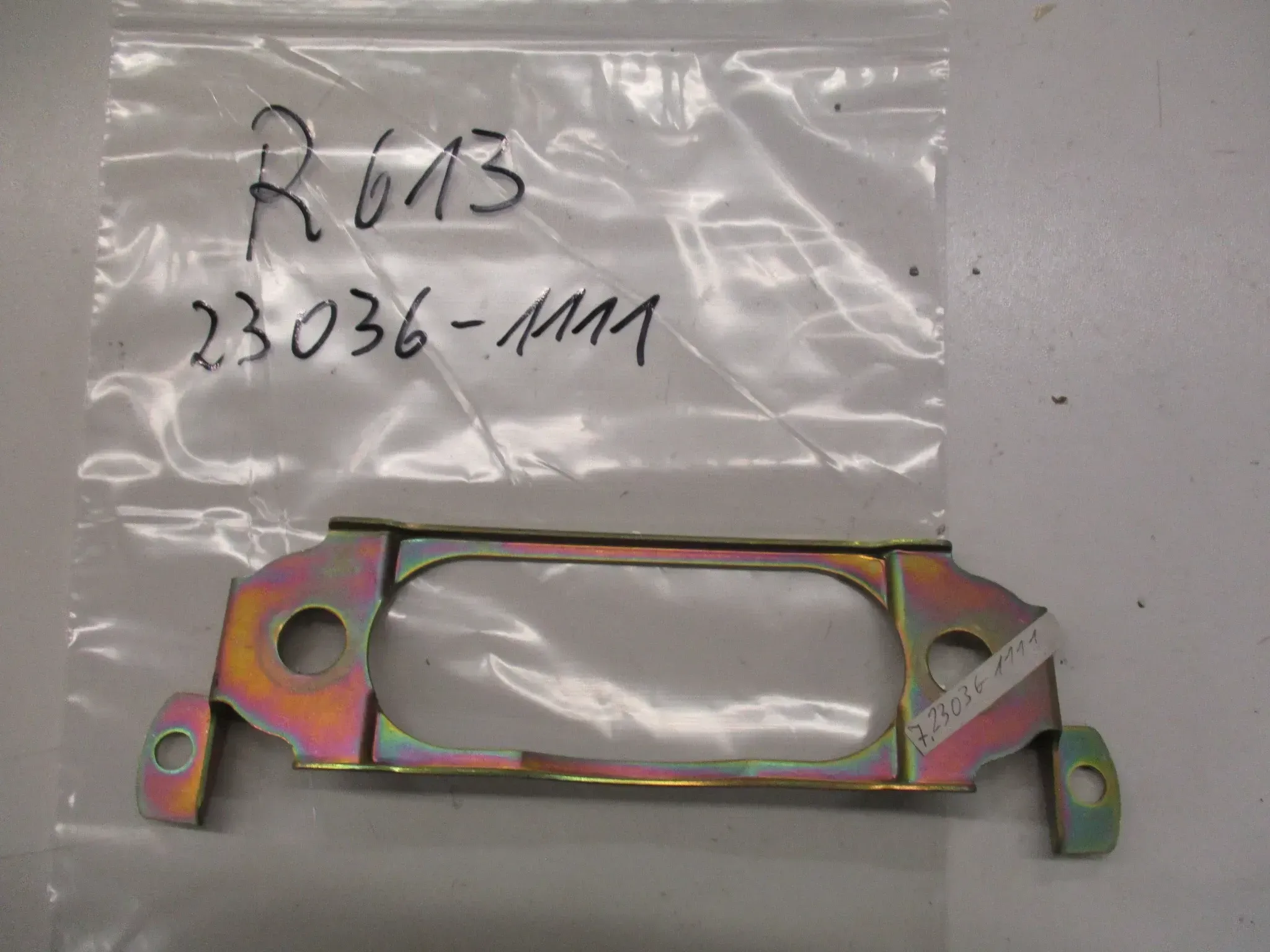 R613 Kawasaki GPZ 500 S EX 500 Rücklichthalter 23036-1111 Strebe - Bild 1