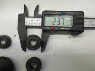 1. Yamaha TDR 125 5AN Bj97 Deckel Gummi Gabelverschluß - Bild 2