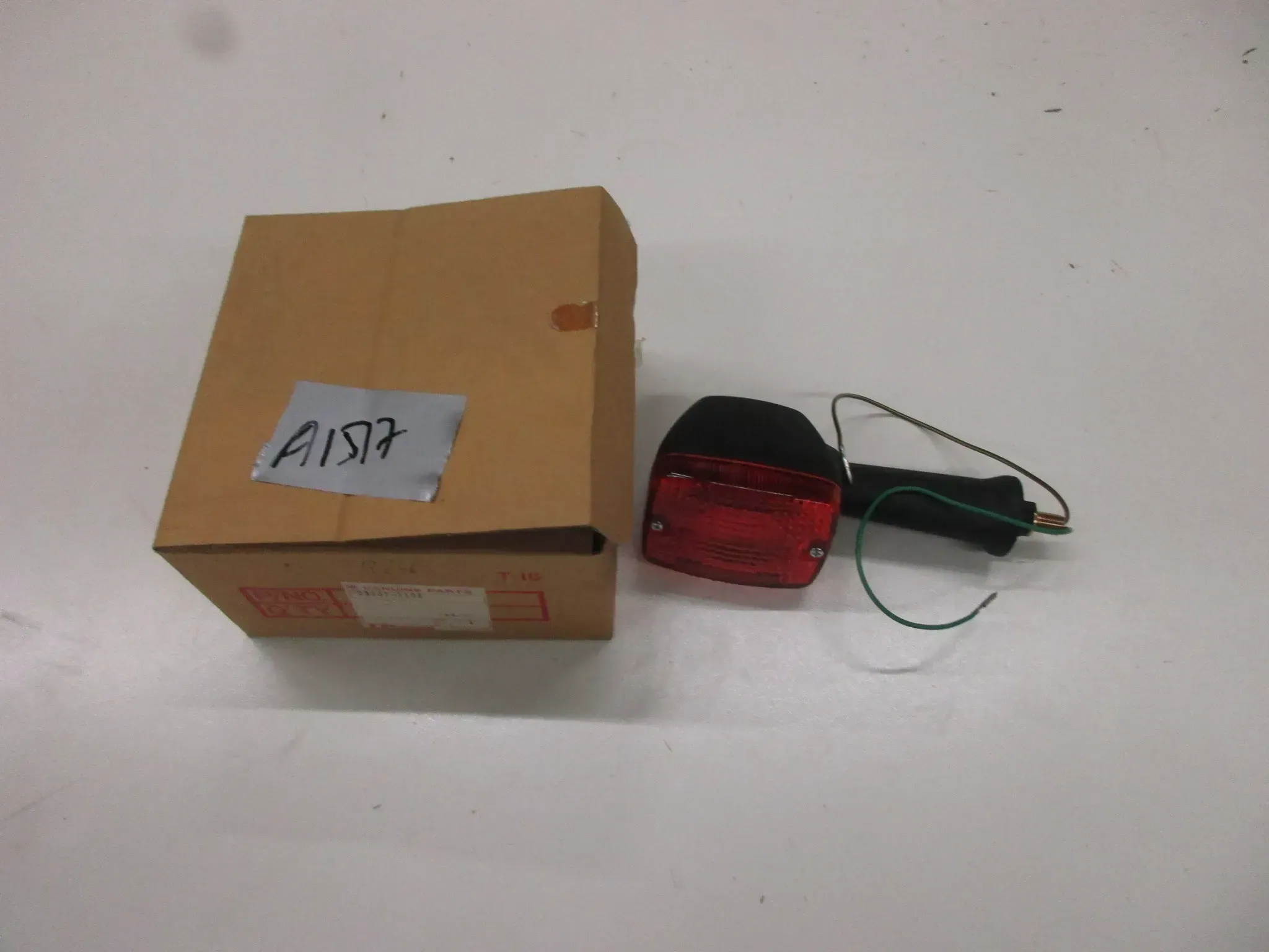 A1517 Kawasaki GT 550_750 Blinker hinten Blinkleuchte rechts 23037-1106 Original - Bild 1