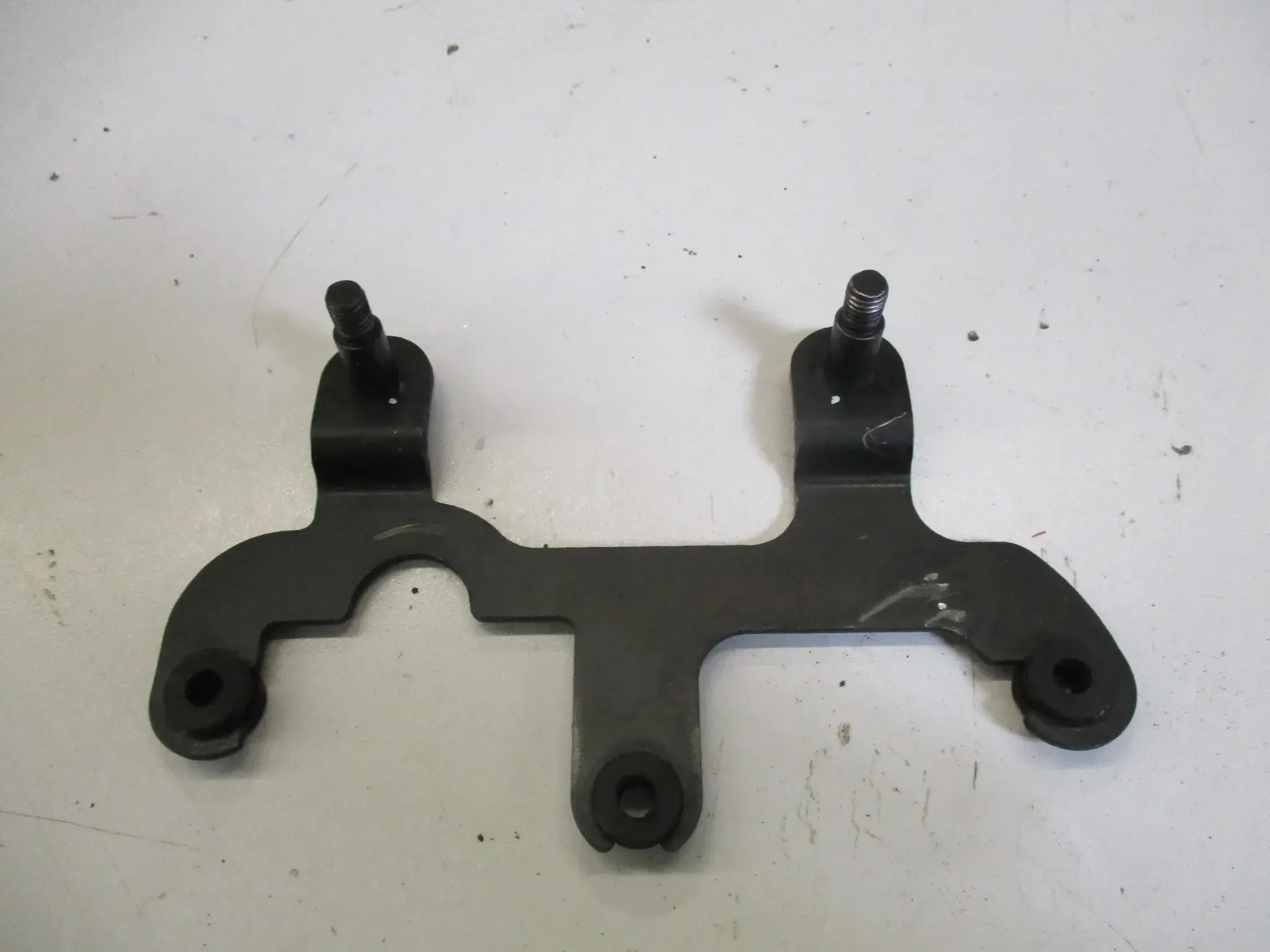 2. Suzuki DR 650 R SP44B Armaturenhalter Instrumente Tacho - Bild 1