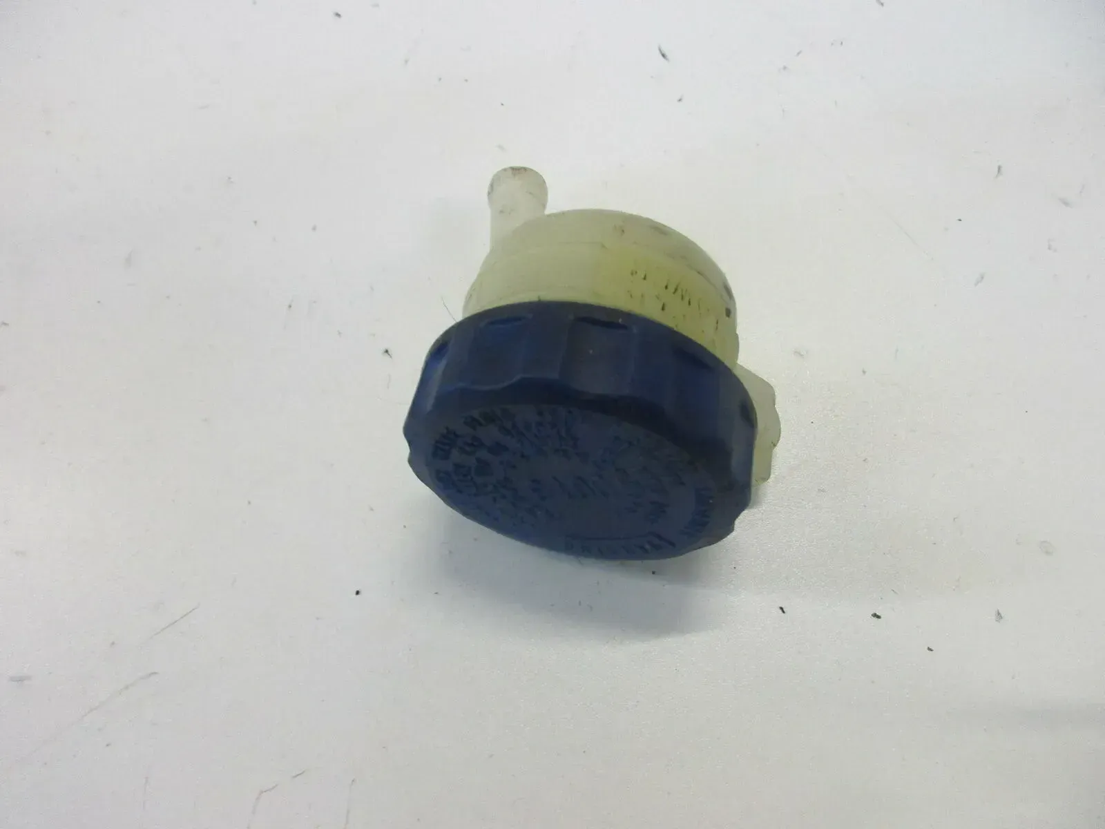 O1. Kawasaki GPZ 600 R ZX600A Bremsflüssigkeitsbehälter hinten Bremspumpe Öl - Bild 1