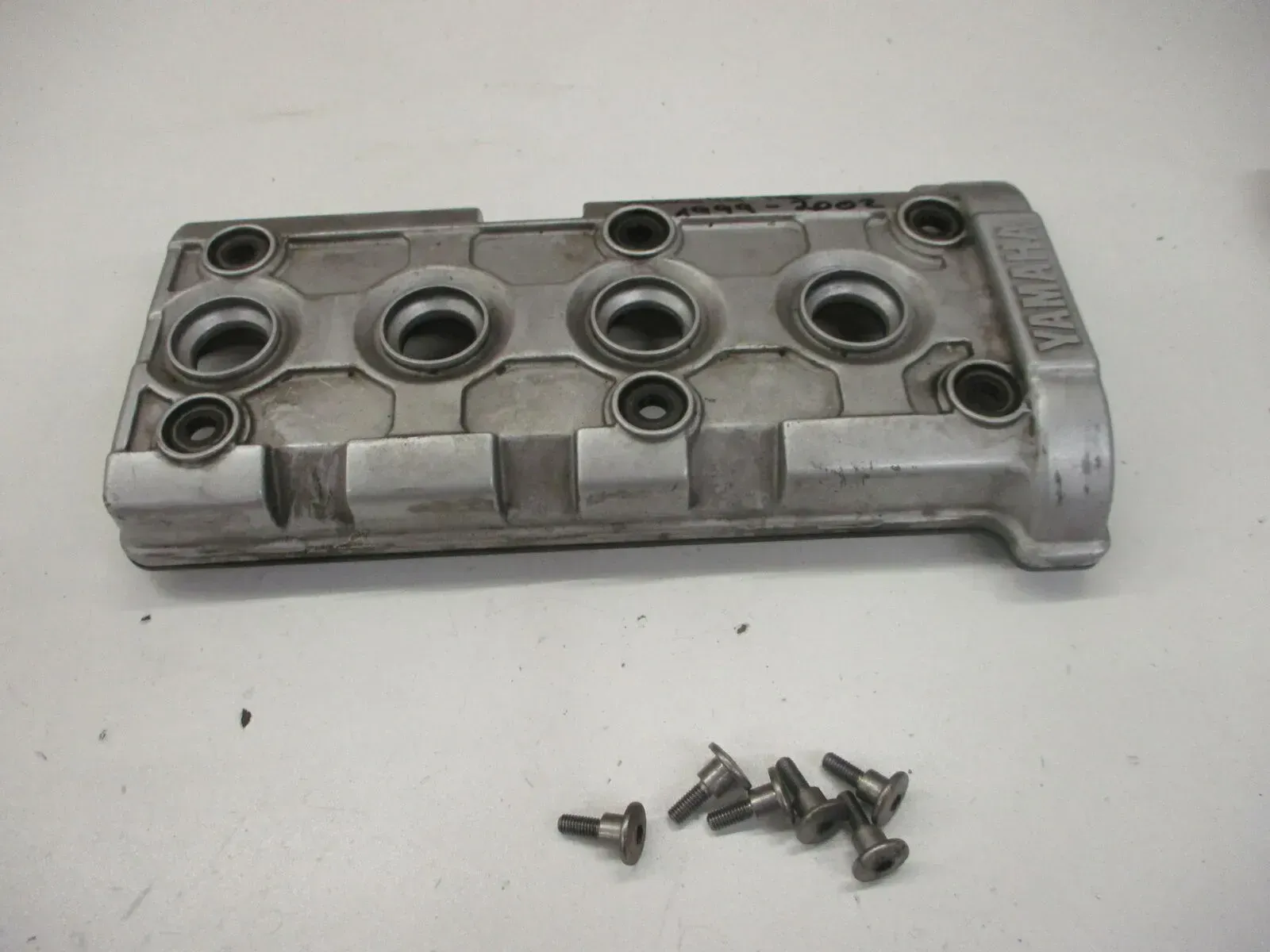 Yamaha YZF-R6 RJ03 Ventildeckel Motordeckel oben Zylinderkopf Motor Schrauben - Bild 1