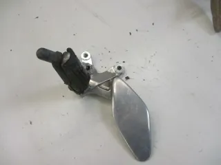 1. Yamaha YZF 750 R 4HN SP Fußraste vorne links mit Fußrastenhalter Fußrastenbrü - Bild 2