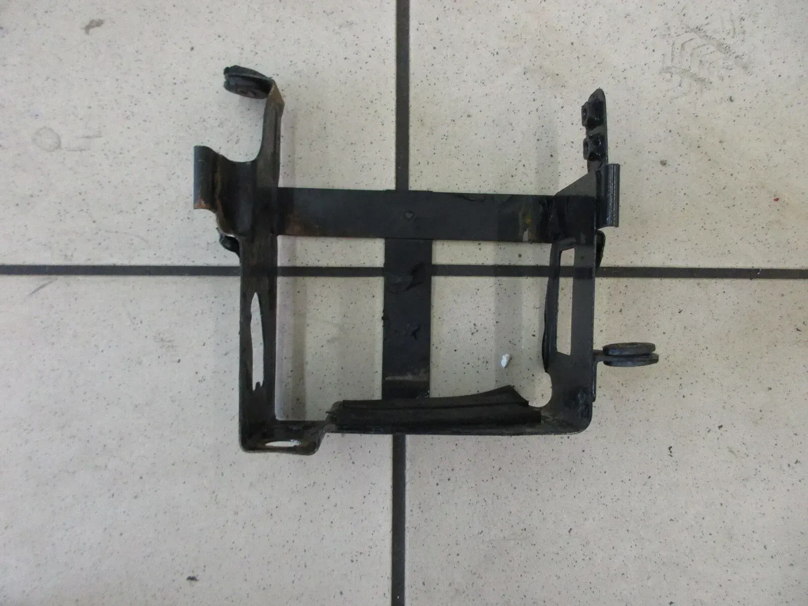 2. Suzuki GS 550 E Batteriefach Verkleidung Batterie Kasten - Bild 1