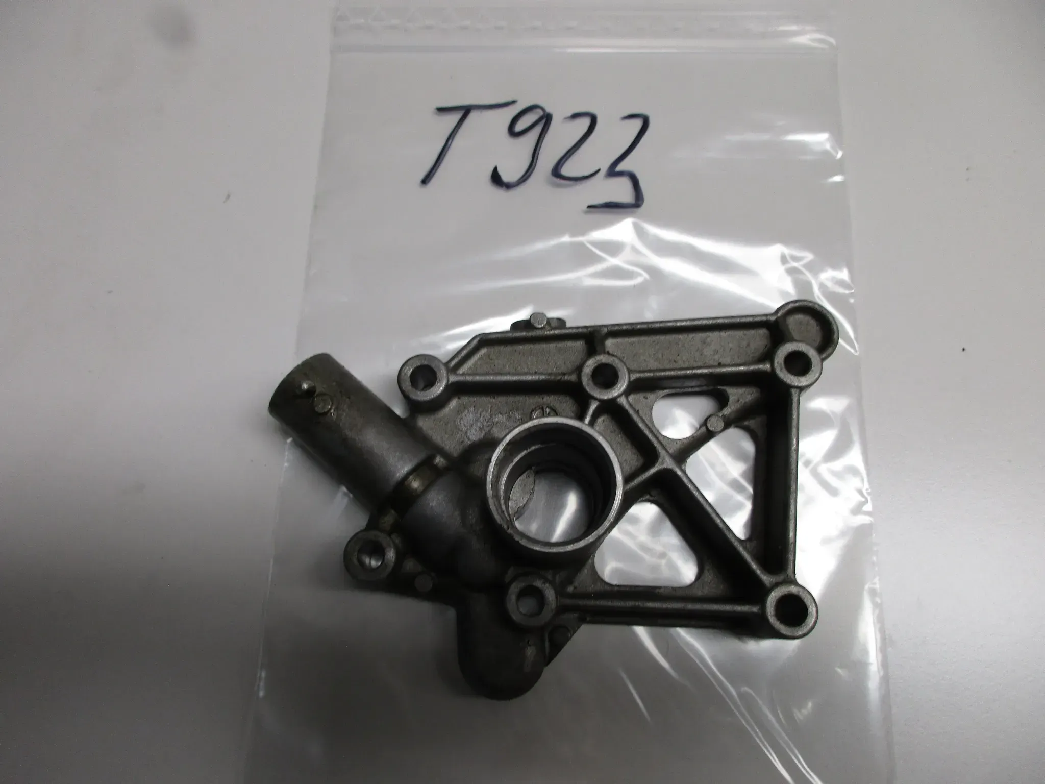 T923 CB 750 K_KZ RC01 Ölpumpe Überdruckventil Motordeckel - Bild 1