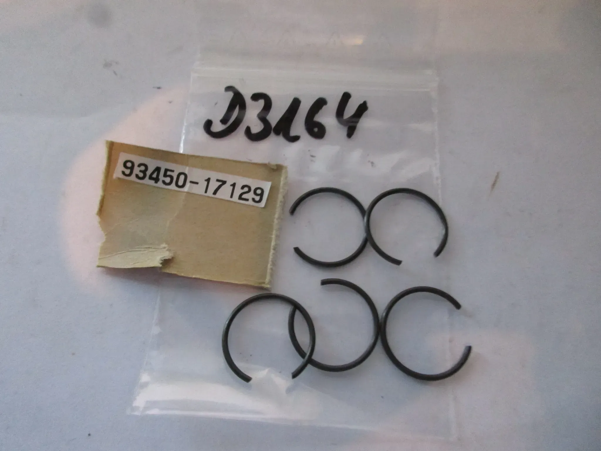 D3164 Yamaha TDR 125 FZ6 Sprengring 93450-17129 Bolzen Kolbenbolzen Sicherung - Bild 1
