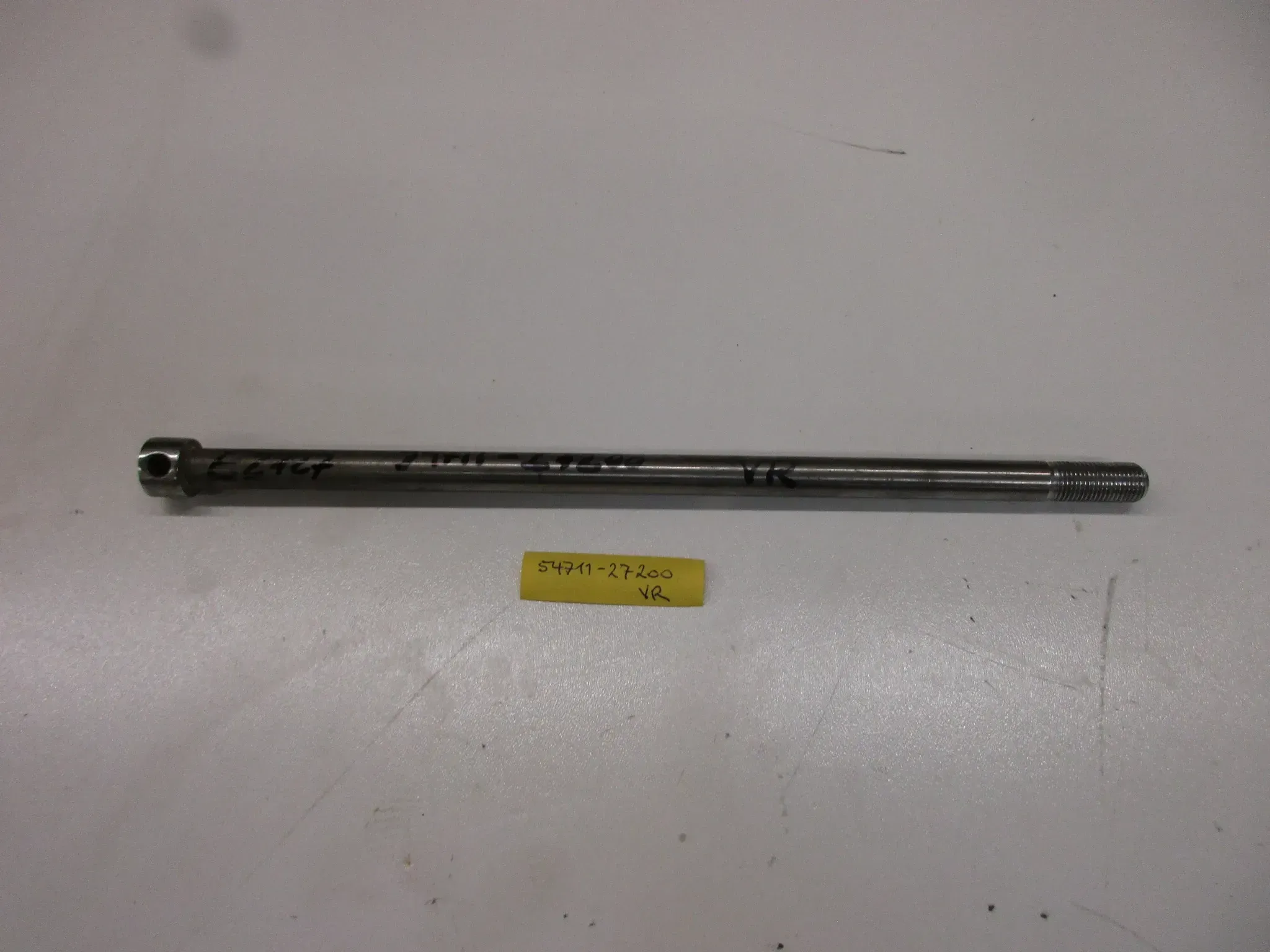 E2127 Suzuki RV 50 Van Van Steckachse Achse 54711-27200 Vorderrad 12 mm Felge axle - Bild 1