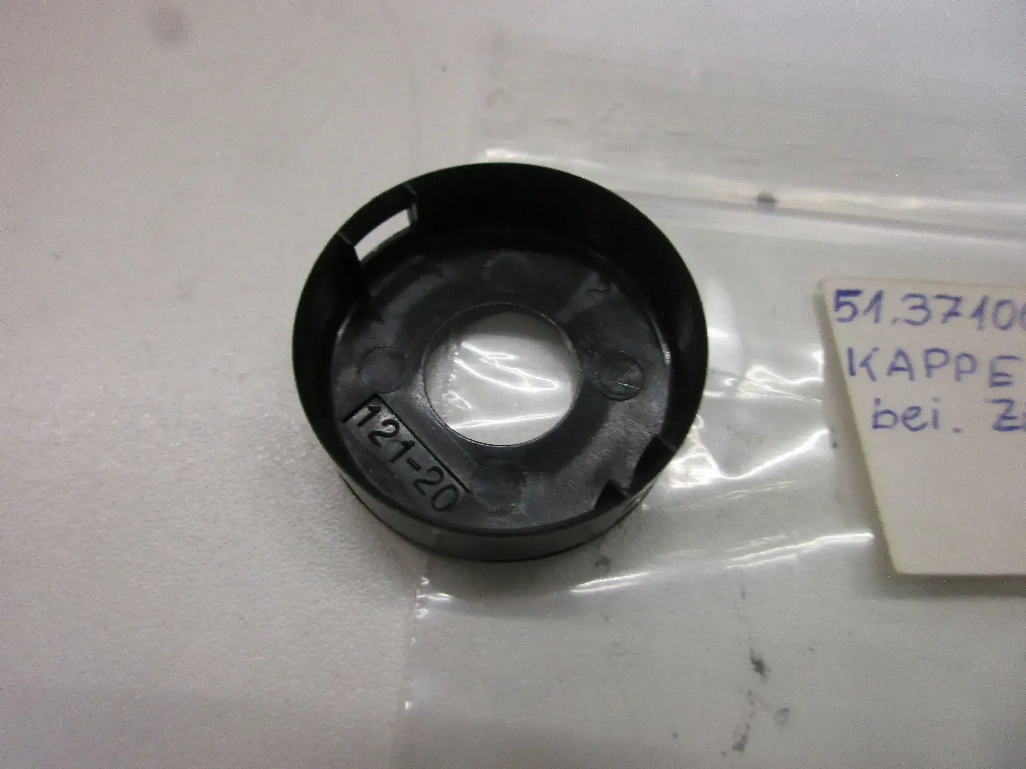 E1113. Suzuki CS CP RV Zündschloßabdeckung Blende 37100-01440 Deckel Zündschloss - Bild 1