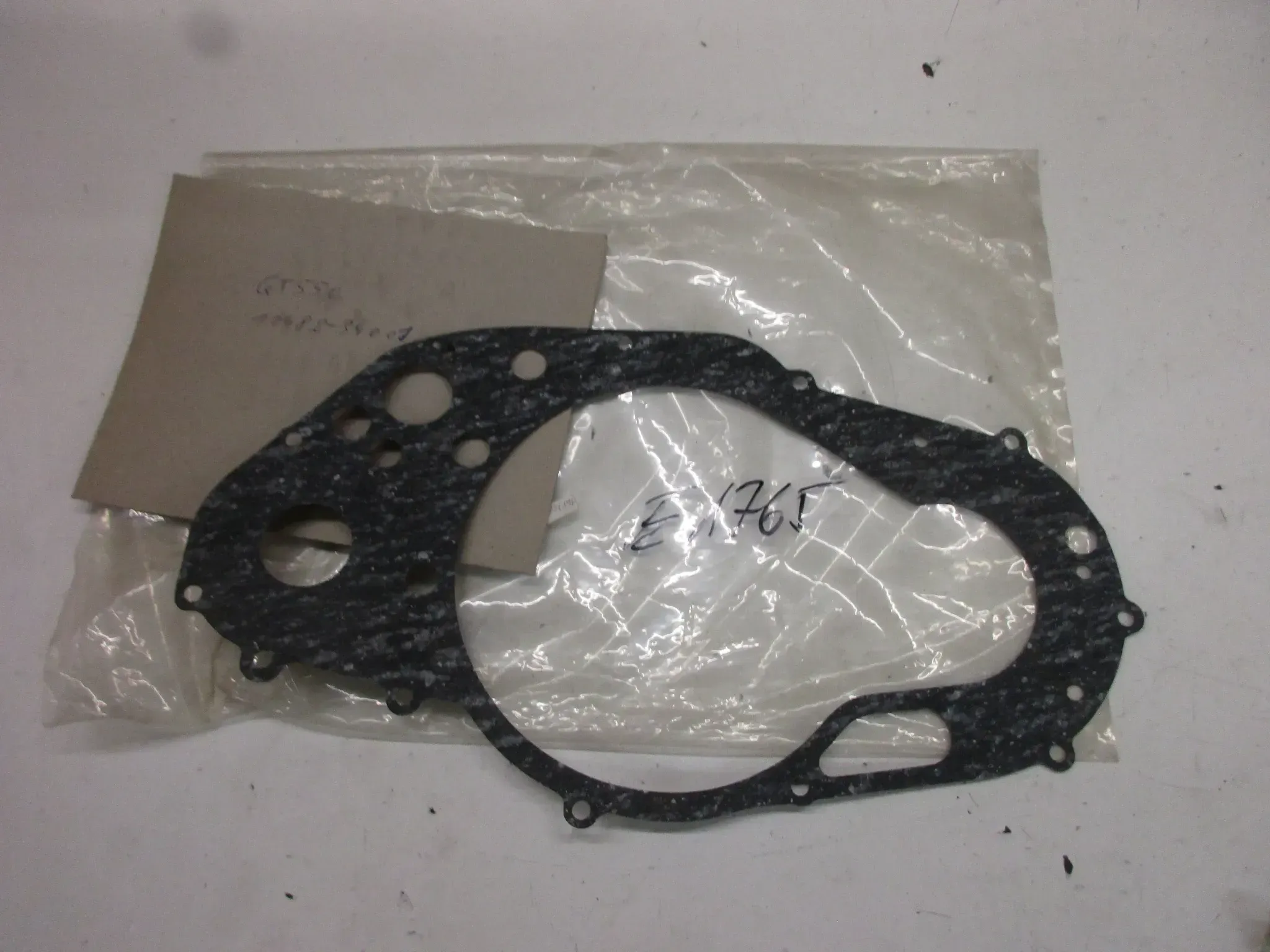 E1765. Suzuki GT 550 Dichtung Motordichtung 11482-34001 Kupplungsdeckel Motor - Bild 1