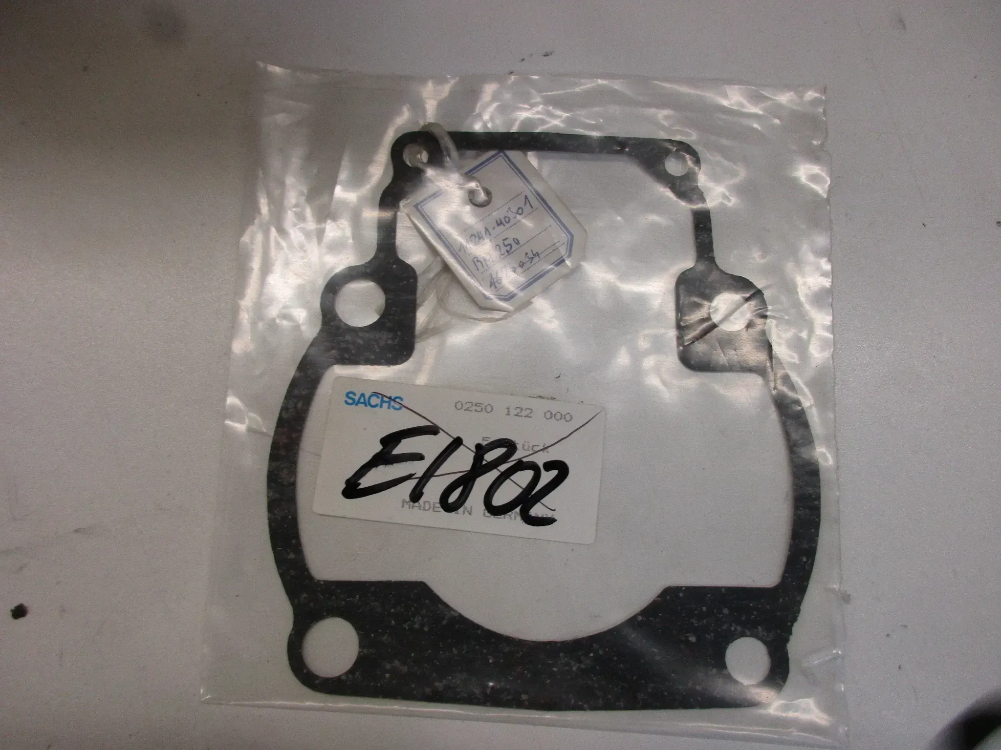 E1802. Suzuki RM 250 80-81 Dichtung Zylinderfußdichtung 11241-40301 Motordichtung - Bild 1