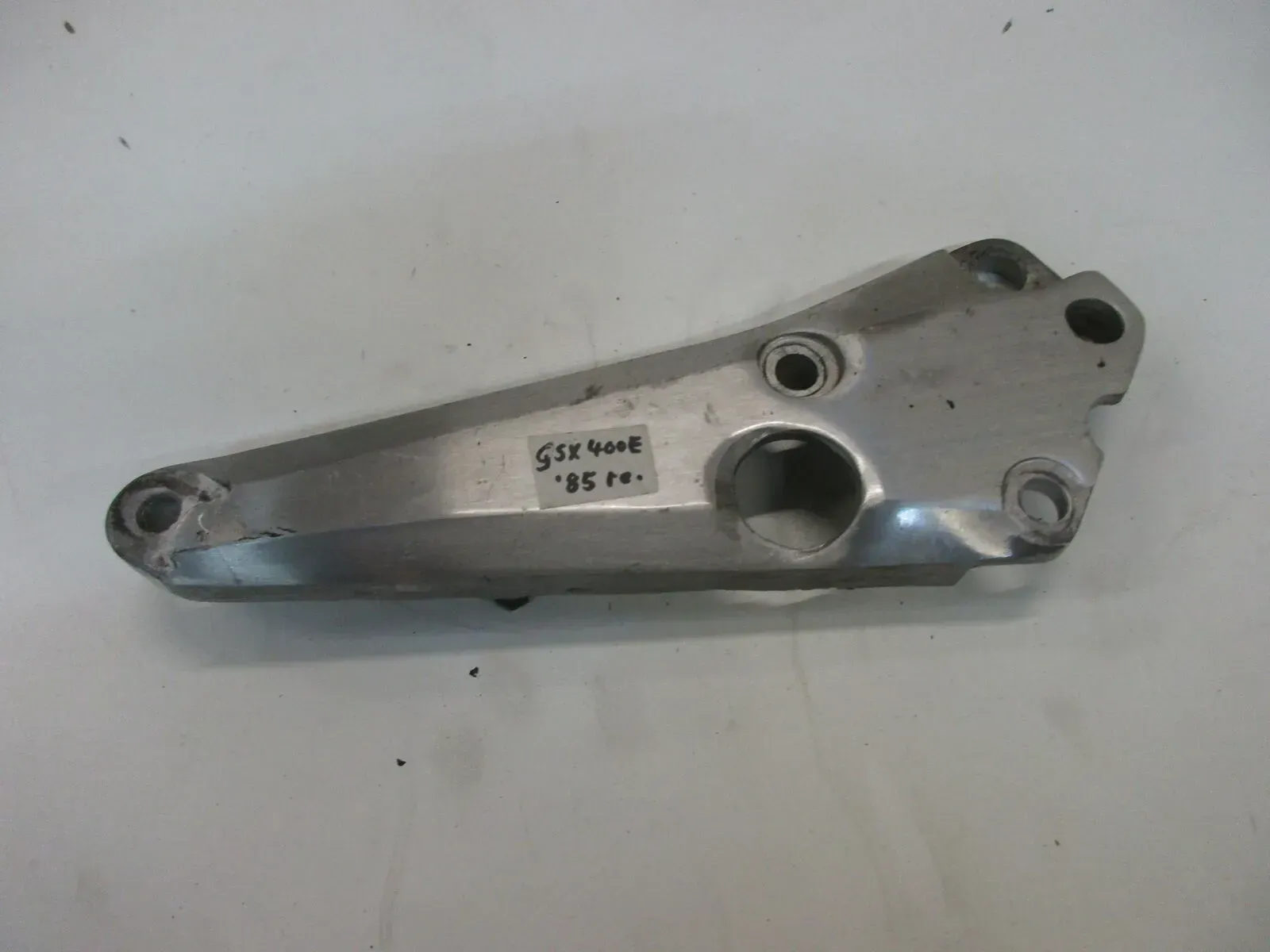 O. Suzuki GSX 400 E GK 53 C Fußrastenhalter für Fußraste vorne hinten rechts - Bild 1