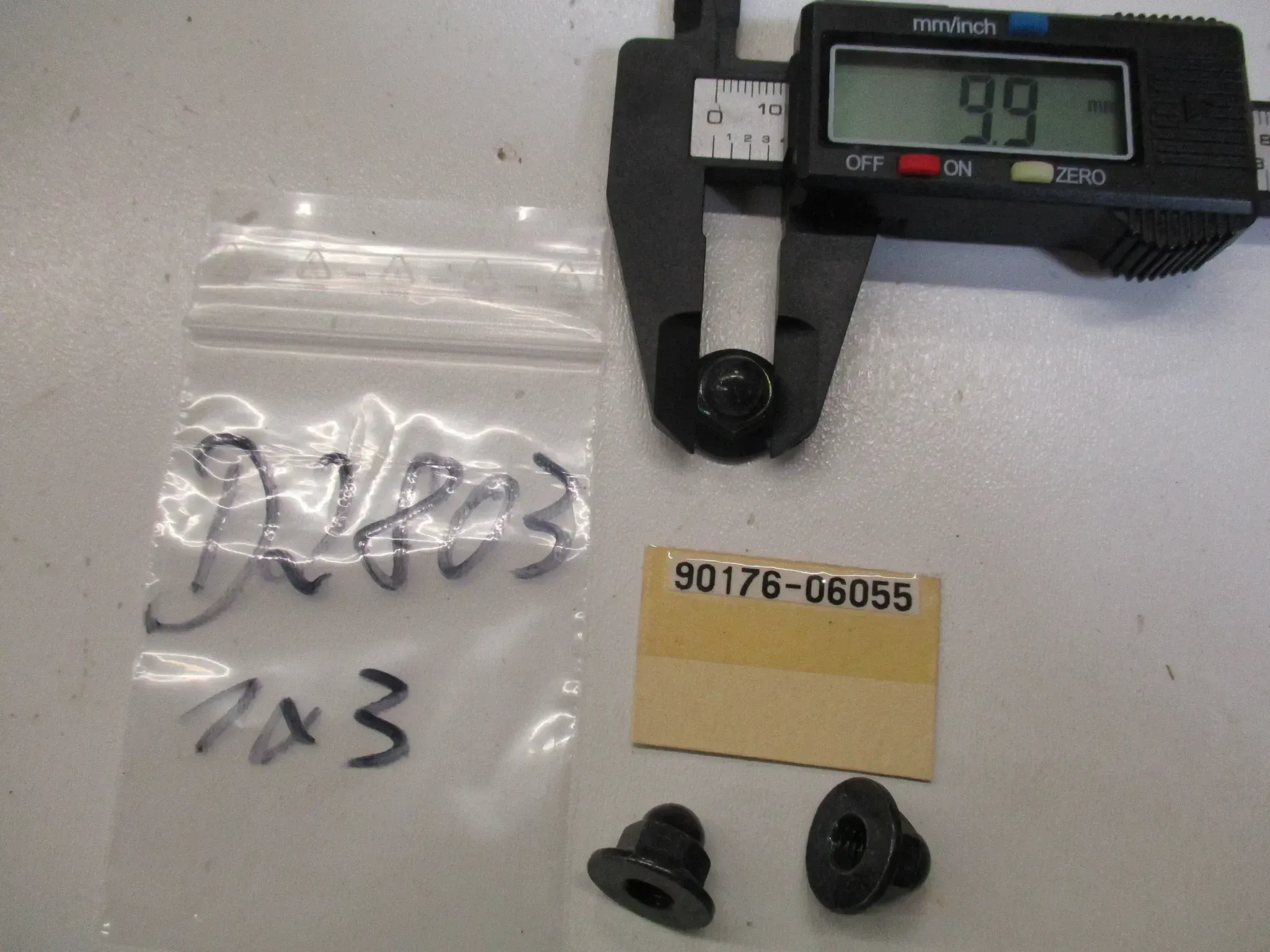 D2803 Mutter Yamaha YZF-R1_6 FZR 750_1000 ET 90176-06055 Kronenmutter SW10 Lenker - Bild 1
