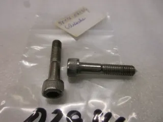 D2934 Yamaha FZR 250 Schrauben Rahmen 90110-06132 Bolzen - Bild 2