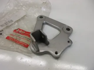 B386. Suzuki GS 500 F Fußrastenhalter vorne links Fussraste Halter 43520-01D00 - Bild 2