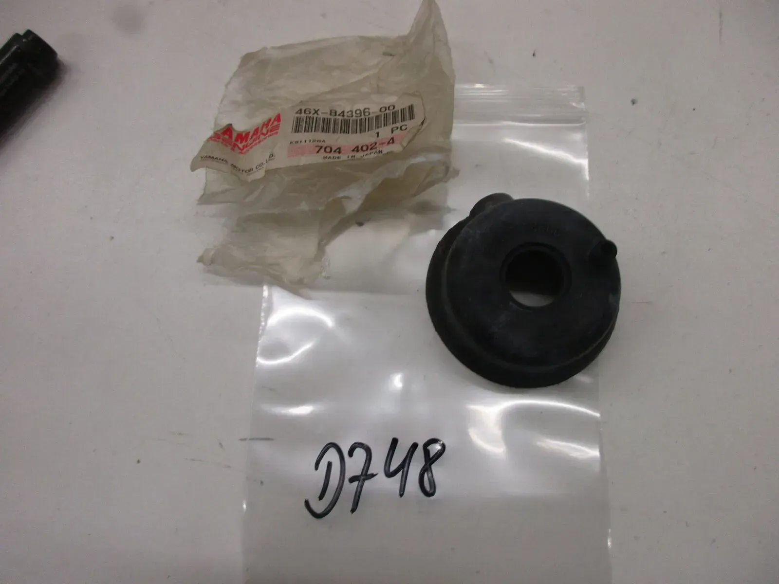 Deckel 46X-84396-00 D748. Yamaha DT 125 R XT 350 Scheinwerfer Kappe Verschluß - Bild 1