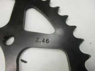 W1484. Suzuki GSX_R 600_750_1000 Zahnrad Antriebsrad Kettenrad hinten Felge Z 46 - Bild 2
