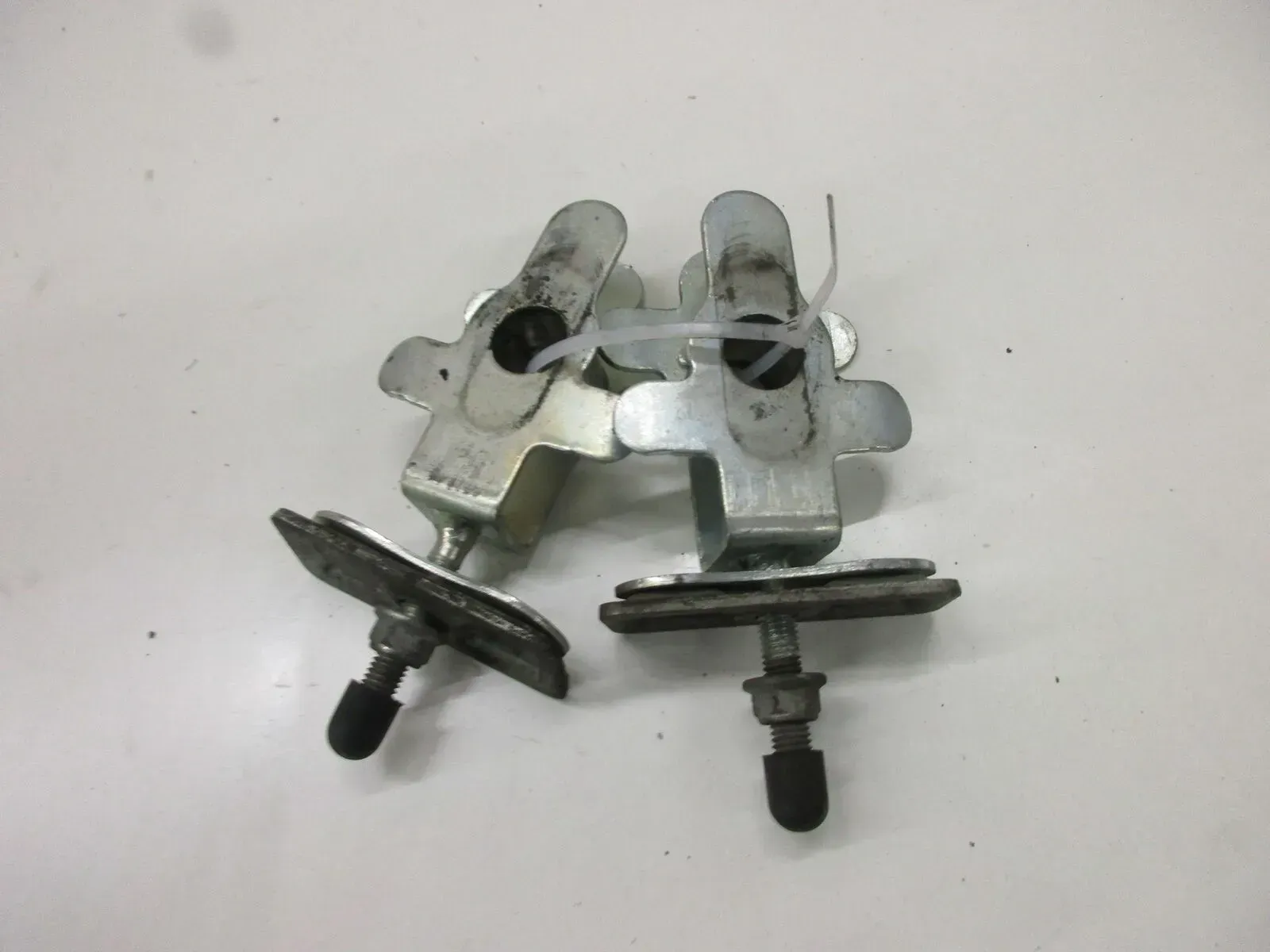 Suzuki GSX 600 F Typ AJ Kettenspanner rechts links Kettenspannersatz Antrieb - Bild 1
