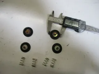 6. Honda CB 900 F_F2 Bol d`Or SC 01 Luftabschlußventile Vergaser mit Federn - Bild 2