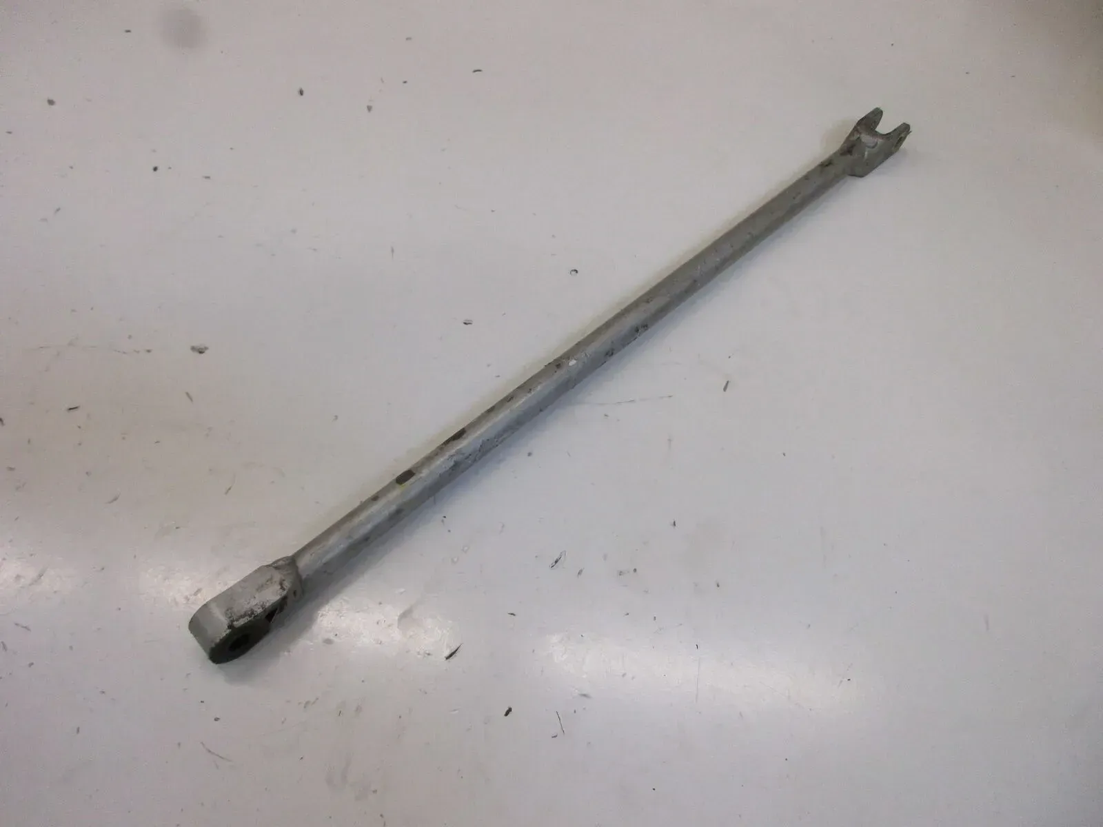 Kawasaki ZXR 750 H Stinger Reaktionsstrebe Halter Bremssattel Schwinge Träger - Bild 1