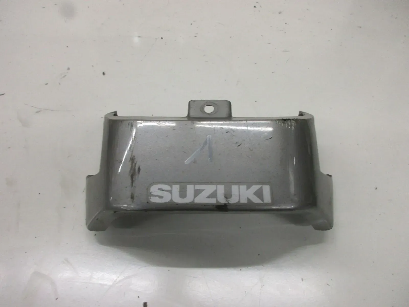 Verkleidung Sitzbank hinten mitte oben Rücklicht (1) Suzuki GSX 750 F GR 78 A - Bild 1