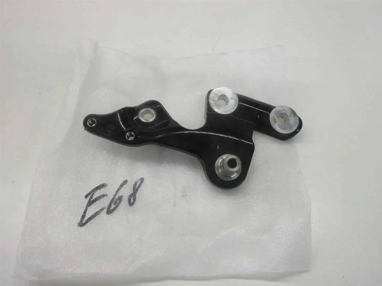 Halter Aufnahme Fußraste Auspuffhalter E68. Harley Davidson Low Rider FXLRS - Bild 1