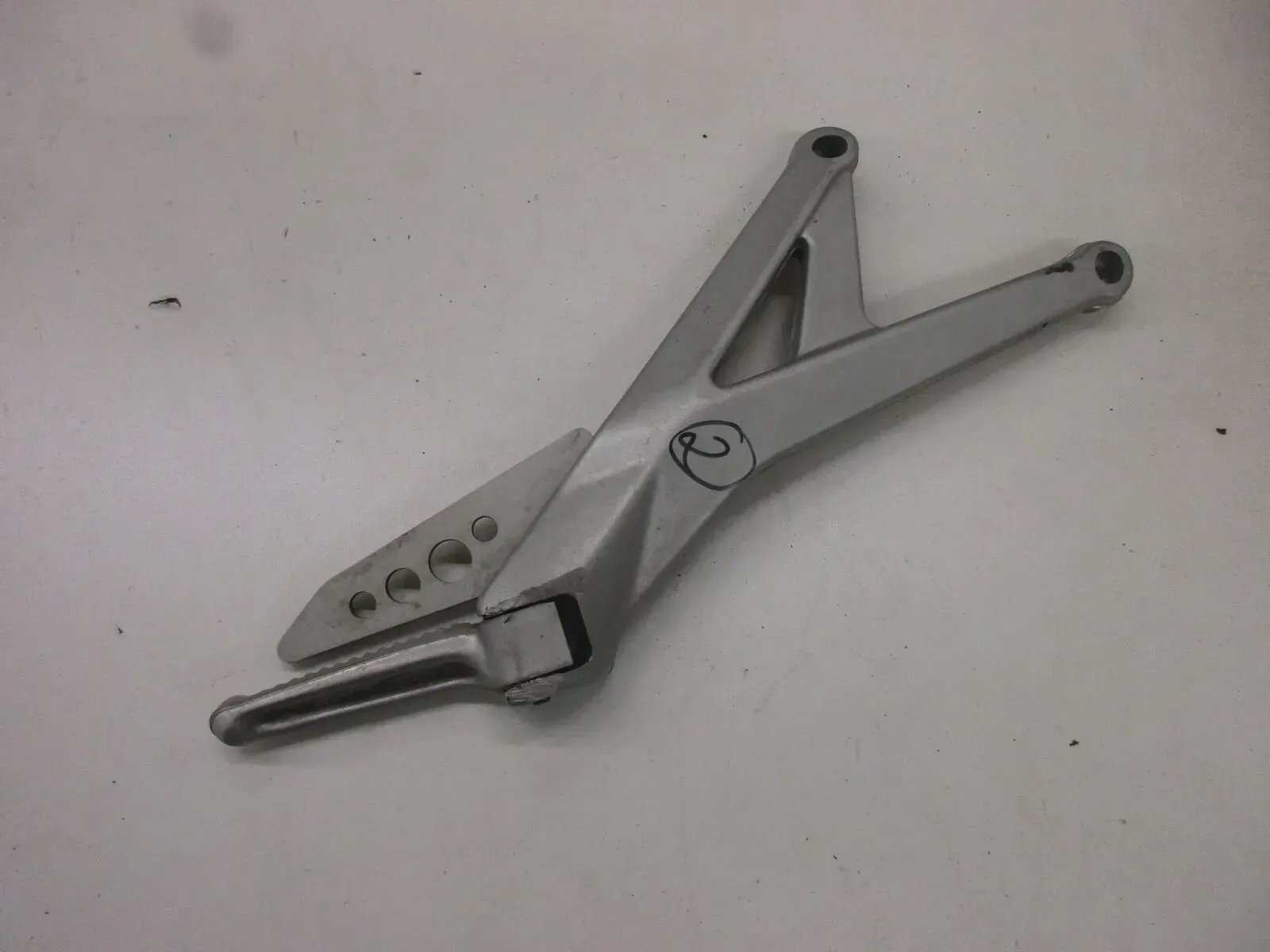 Fußraste Soziusraste Ducati Multistrada 1100 S (2) hinten rechts 82410791A - Bild 1