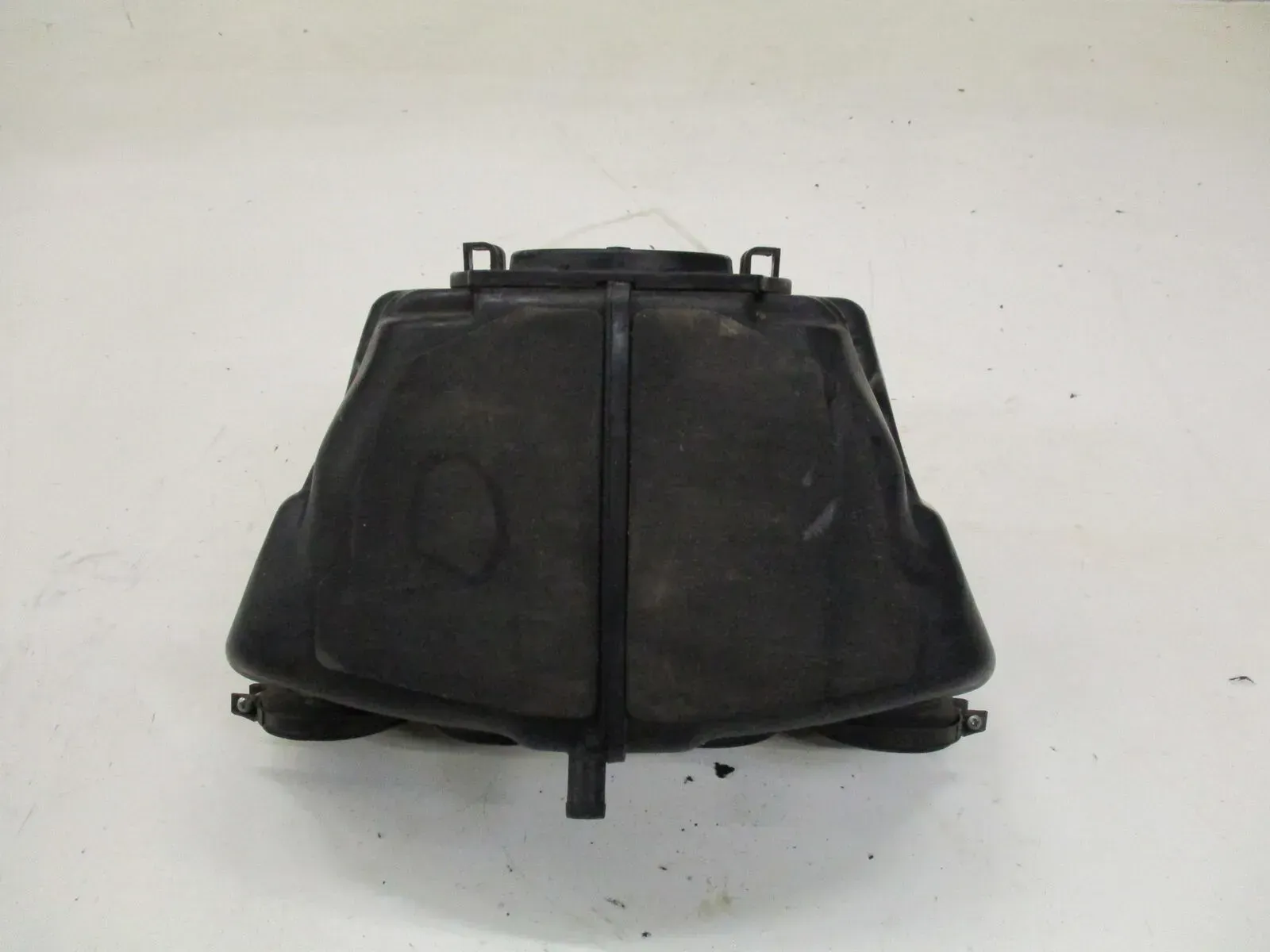 Luftfilterkasten 20C00 airbox 8. Suzuki GSX 600 F GN72B Luftfilter Vergaser - Bild 1