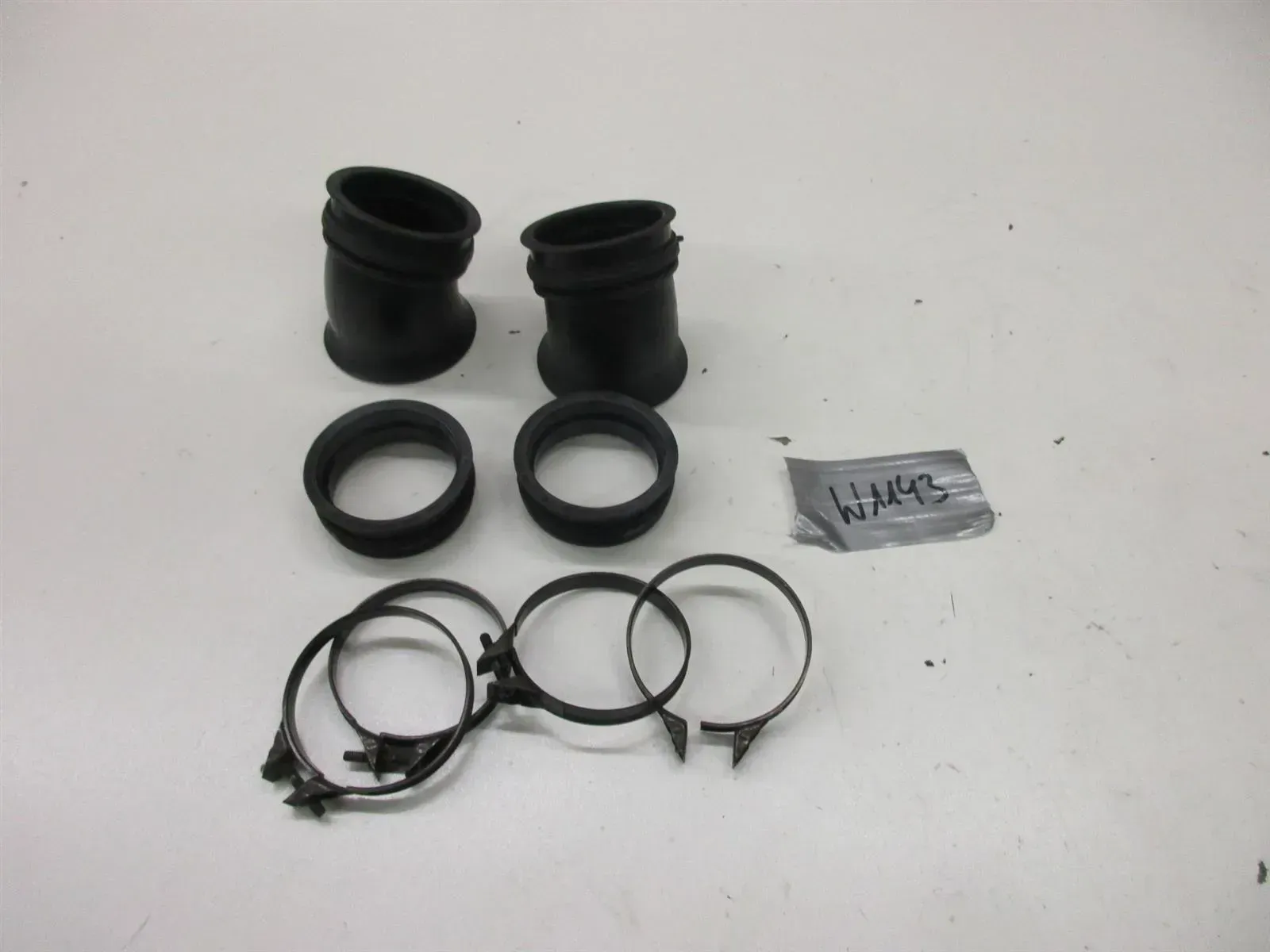 W1143. Suzuki GSX-R 600_750 Ansaugstutzen Vergaser Luftfilter Ansauggummi - Bild 1