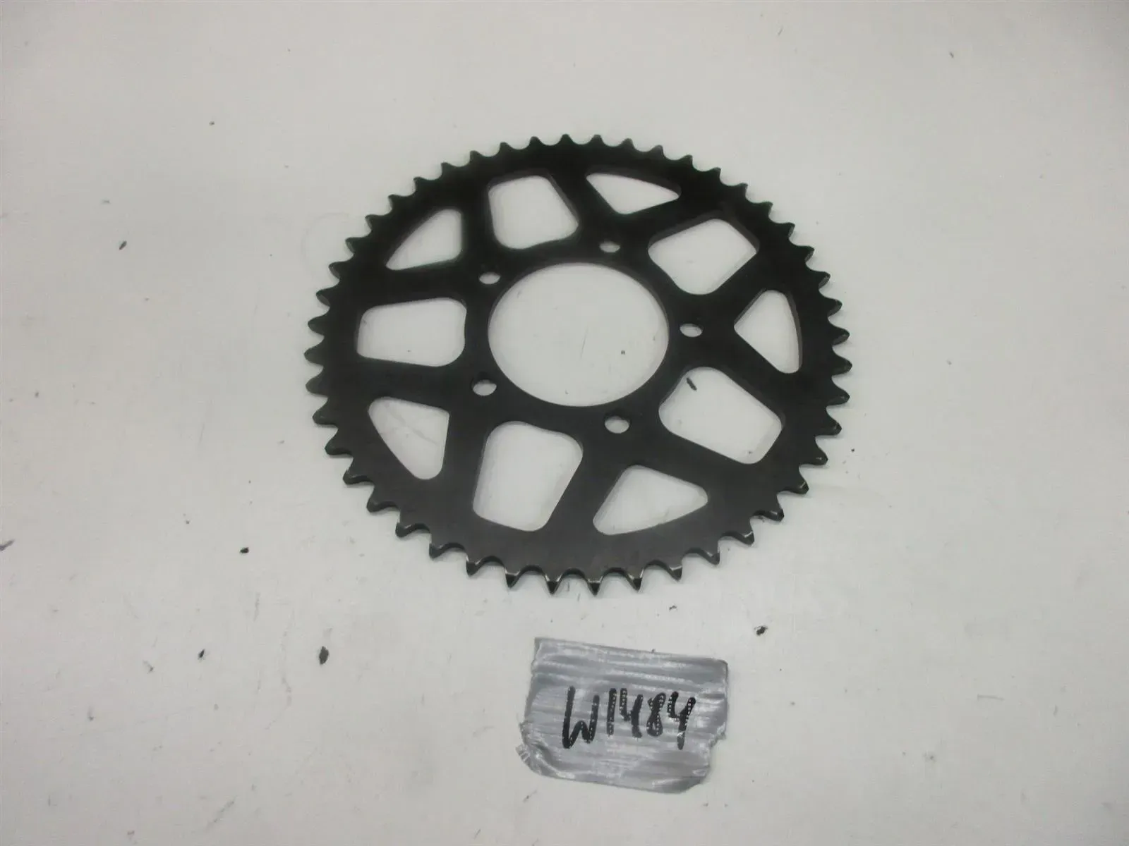 W1484. Suzuki GSX_R 600_750_1000 Zahnrad Antriebsrad Kettenrad hinten Felge Z 46 - Bild 1